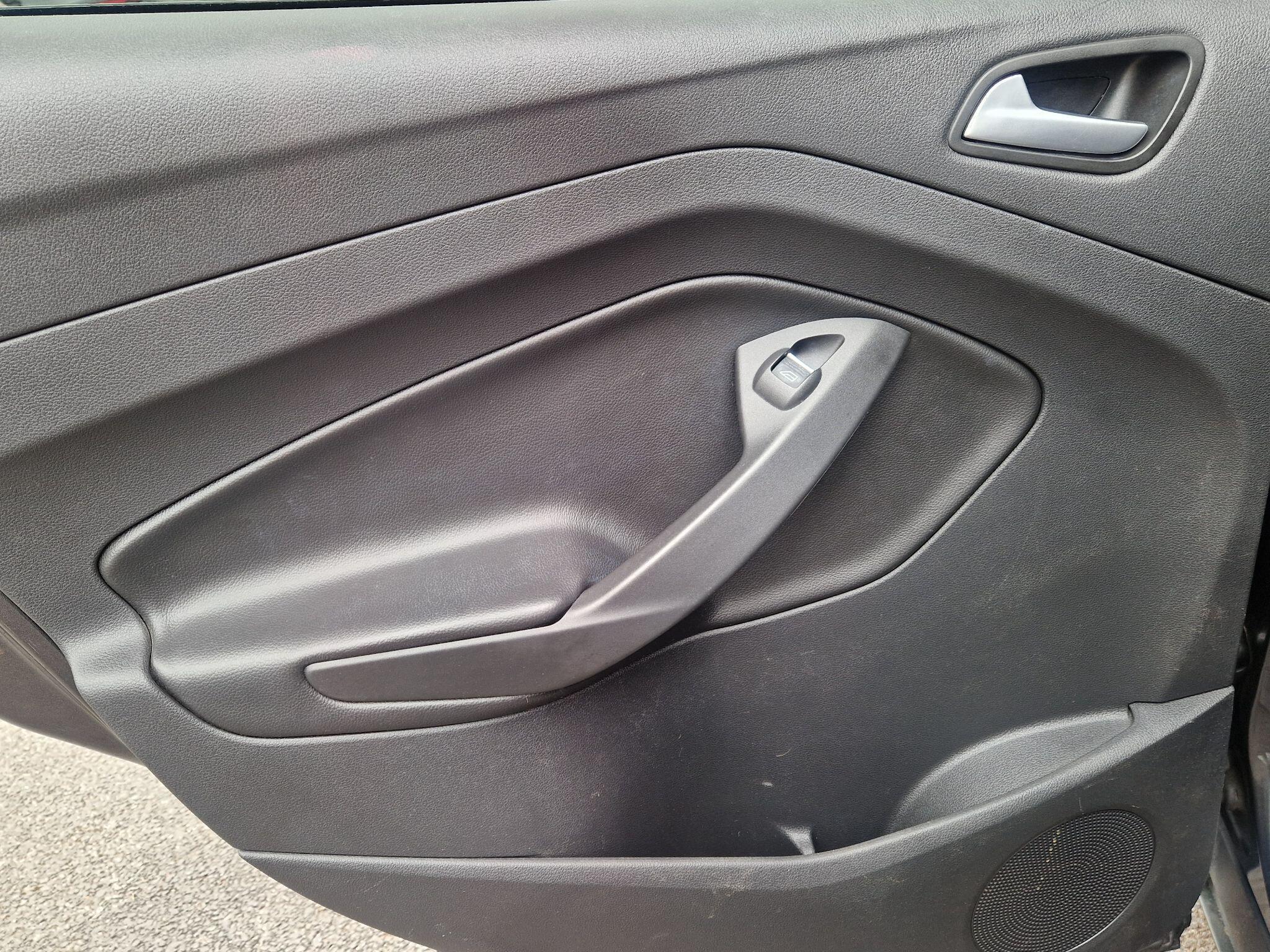 Ford Kuga - Image 41