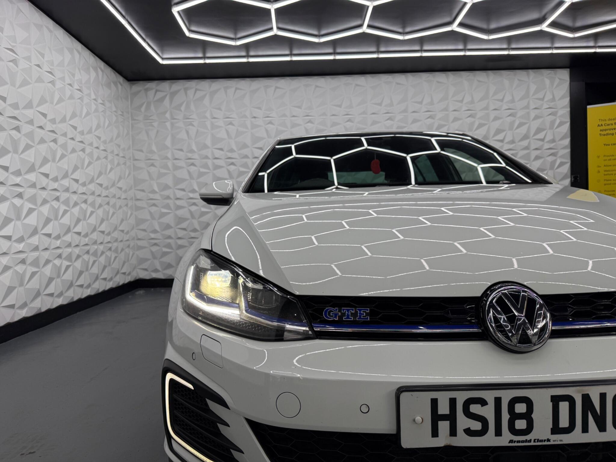 Volkswagen Golf - Image 10