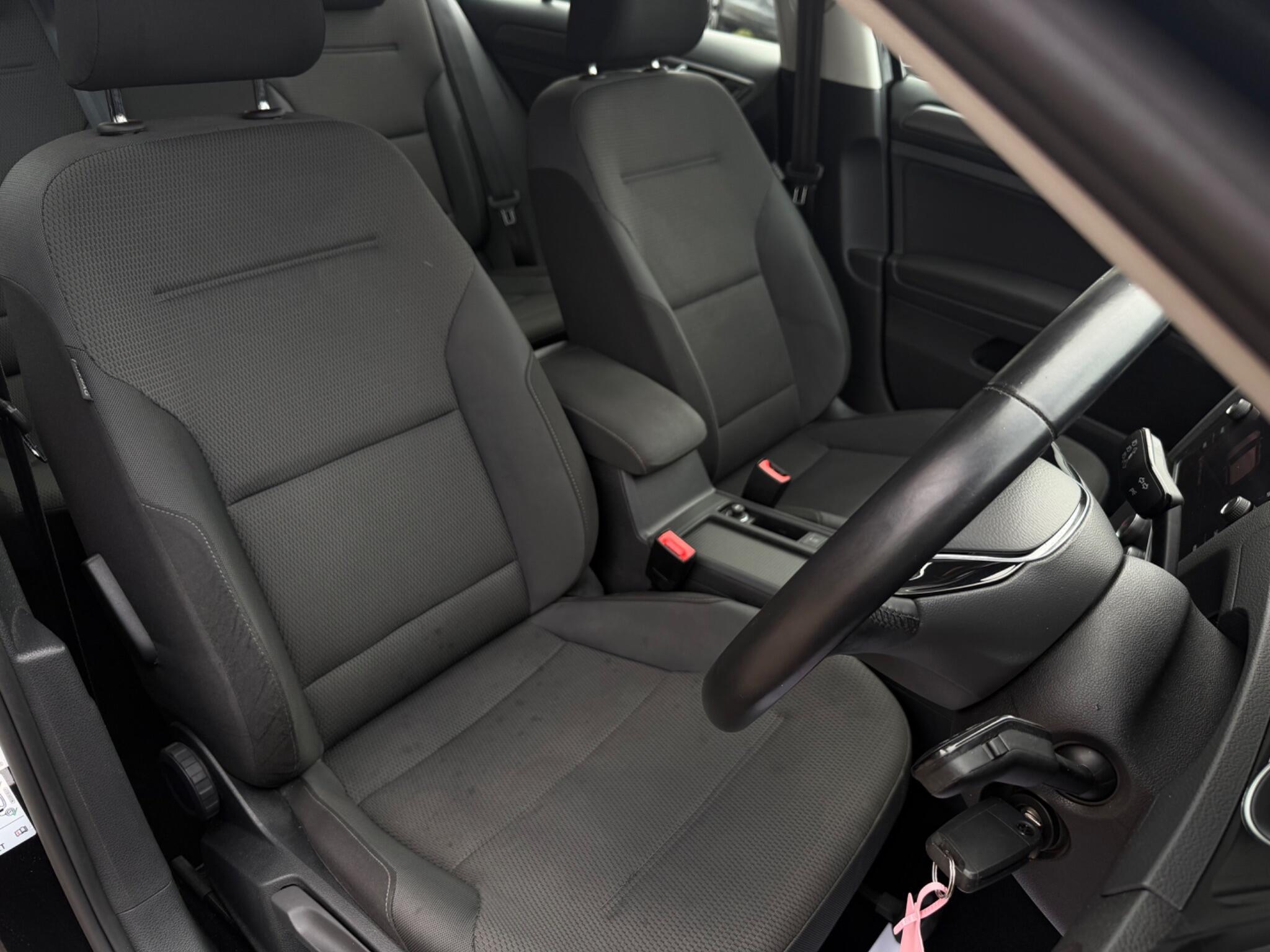 Volkswagen Golf - Image 11