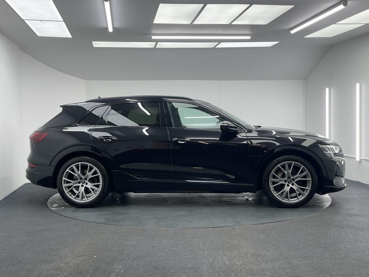 Audi E-Tron - Image 20