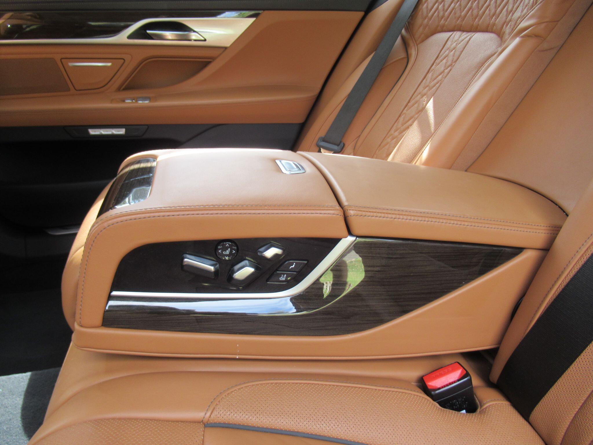 BMW 7 Series - Image 26