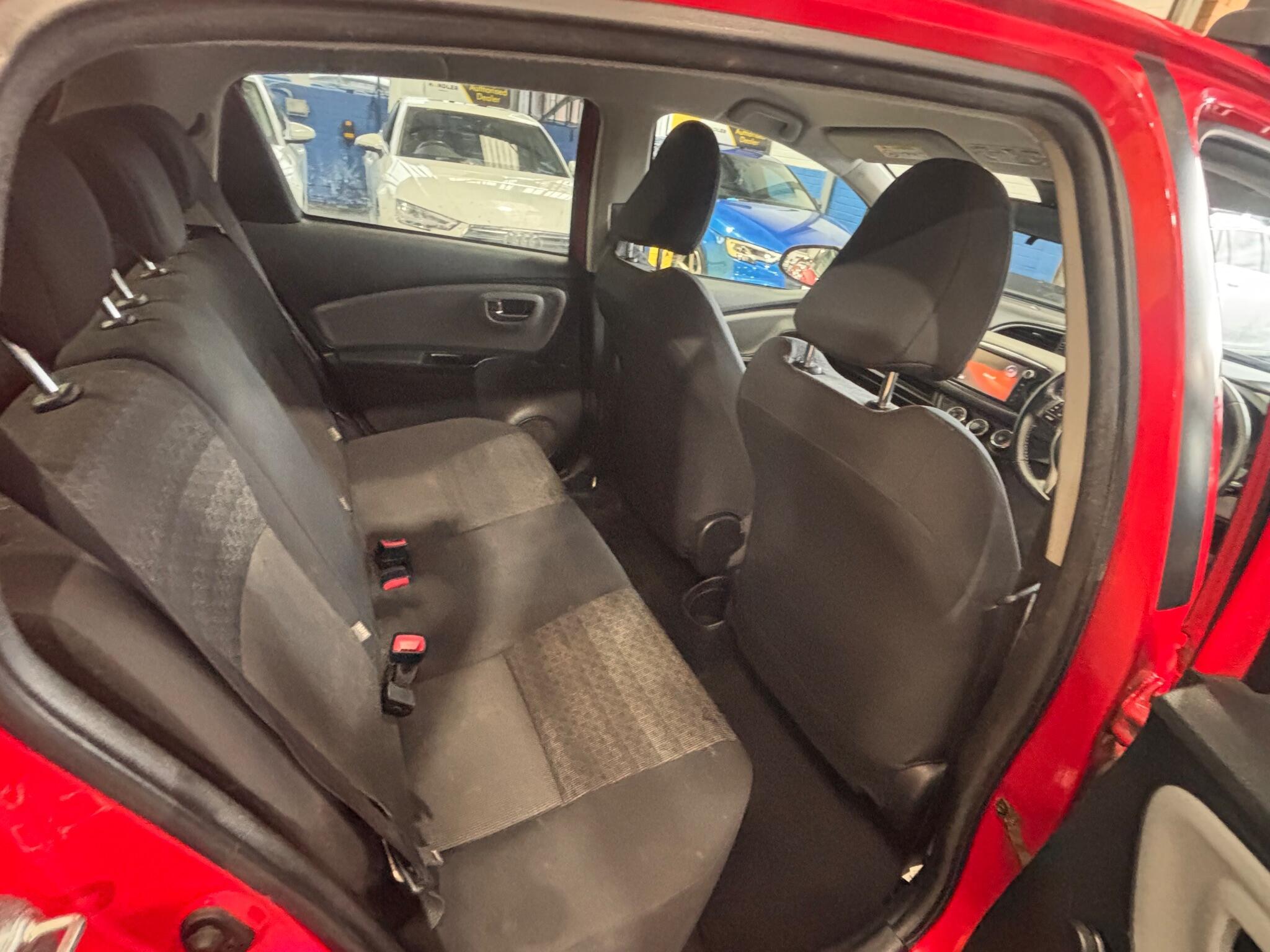 Toyota Yaris - Image 20