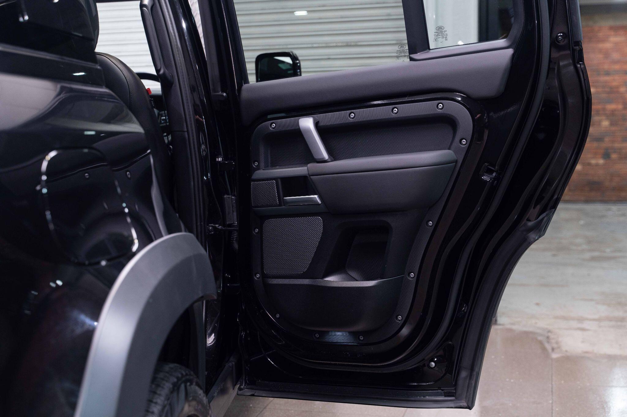 Land Rover Defender 110 - Image 24