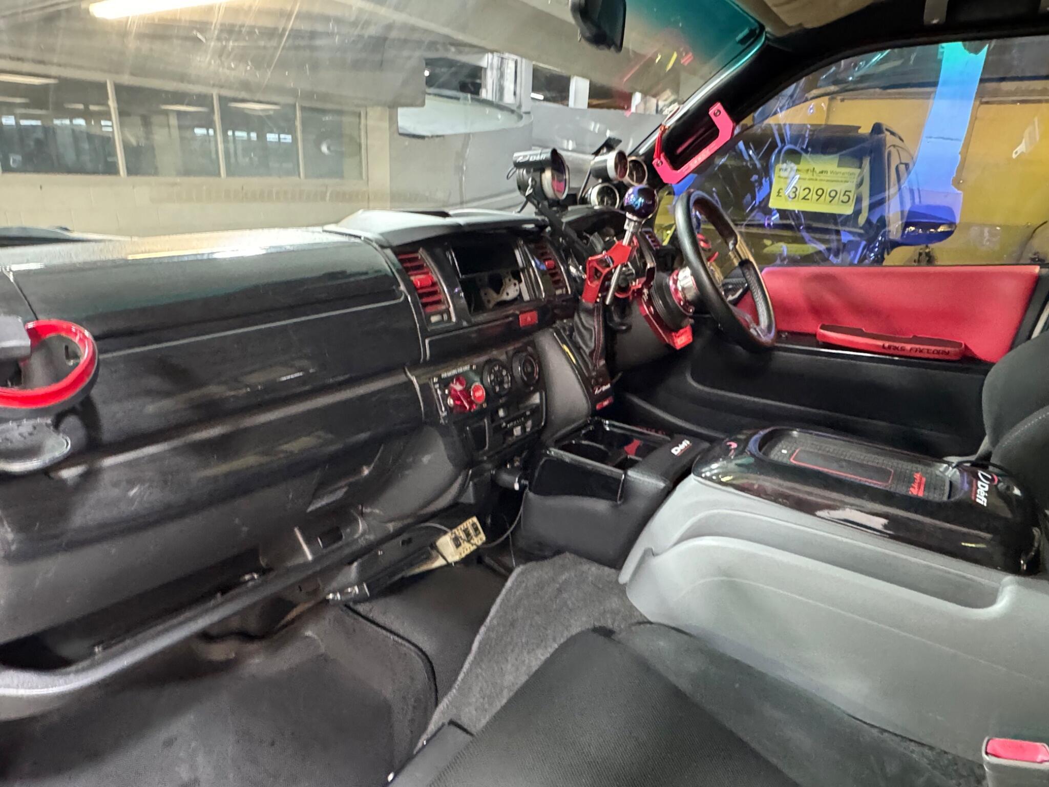 Toyota Hiace - Image 8