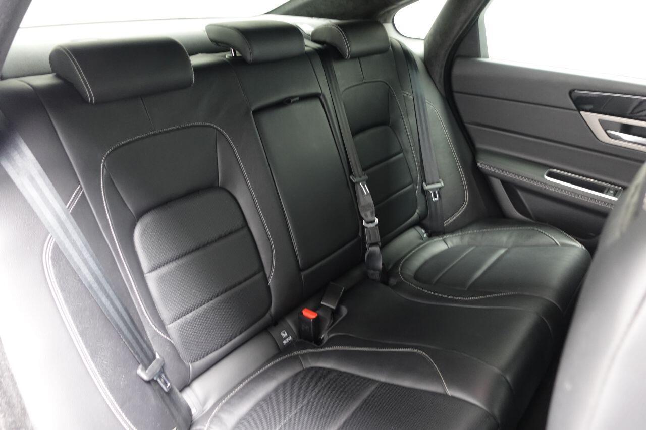 Jaguar XF - Image 10