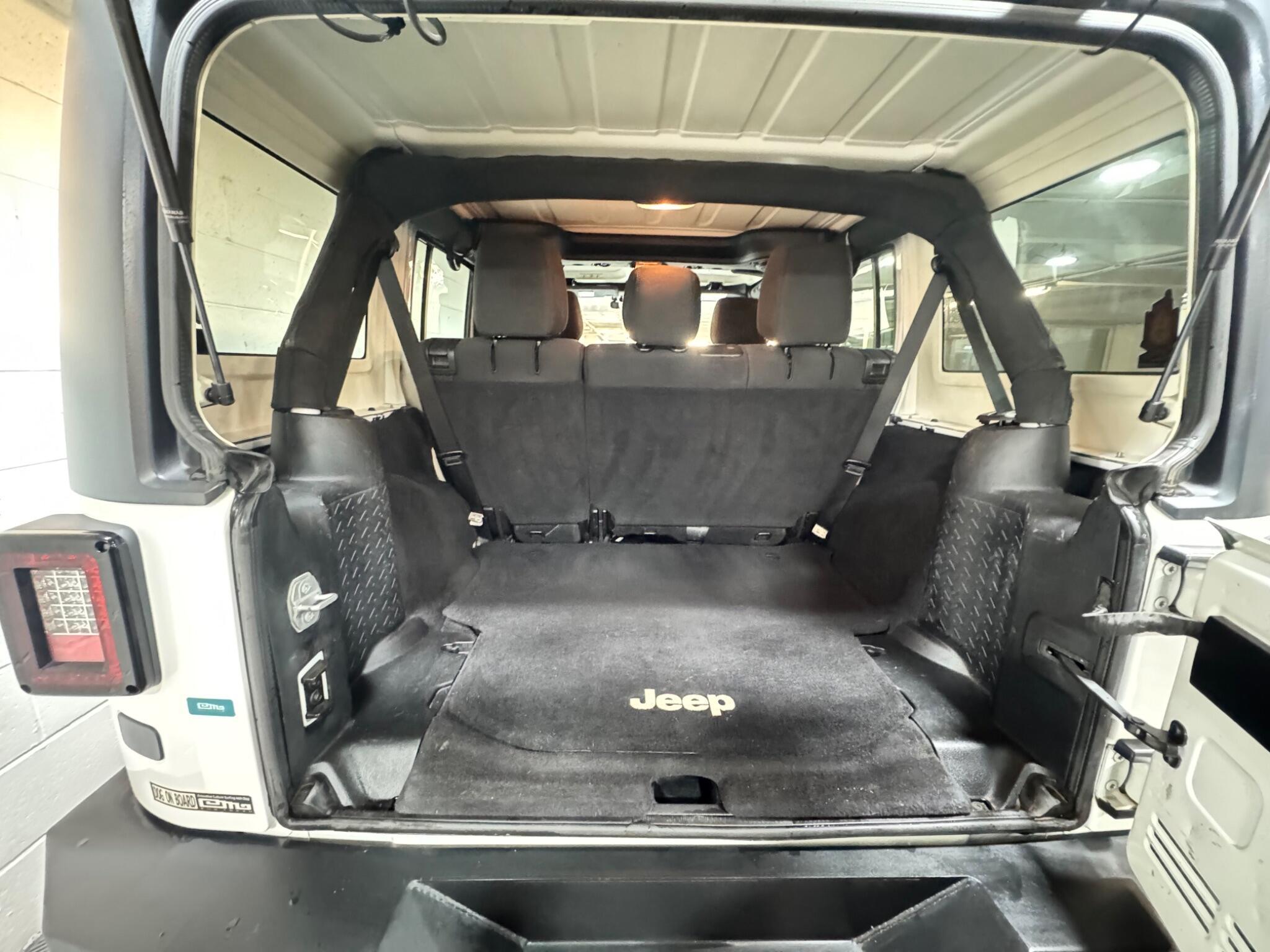 Jeep Wrangler - Image 13