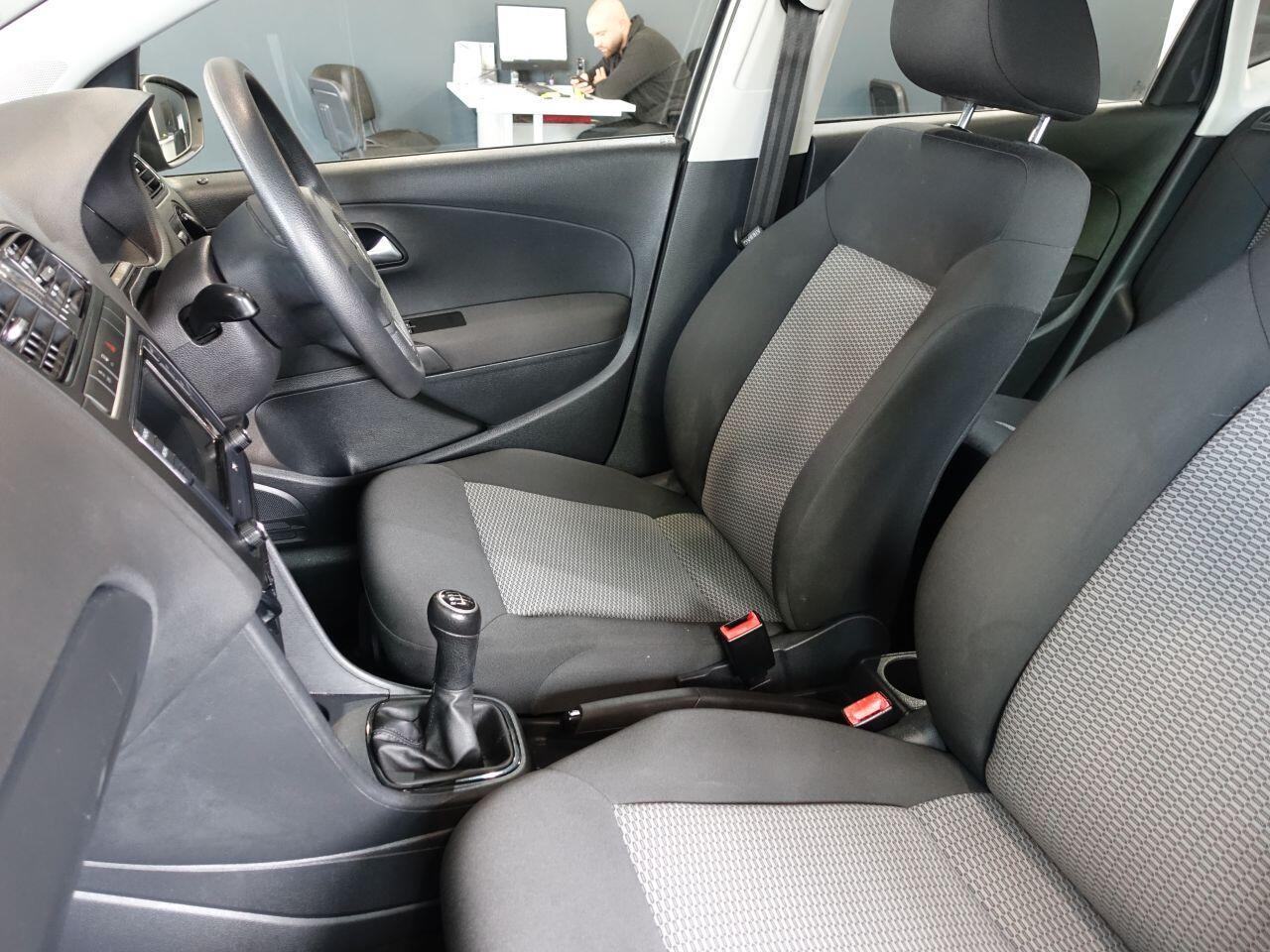 Volkswagen Polo - Image 12