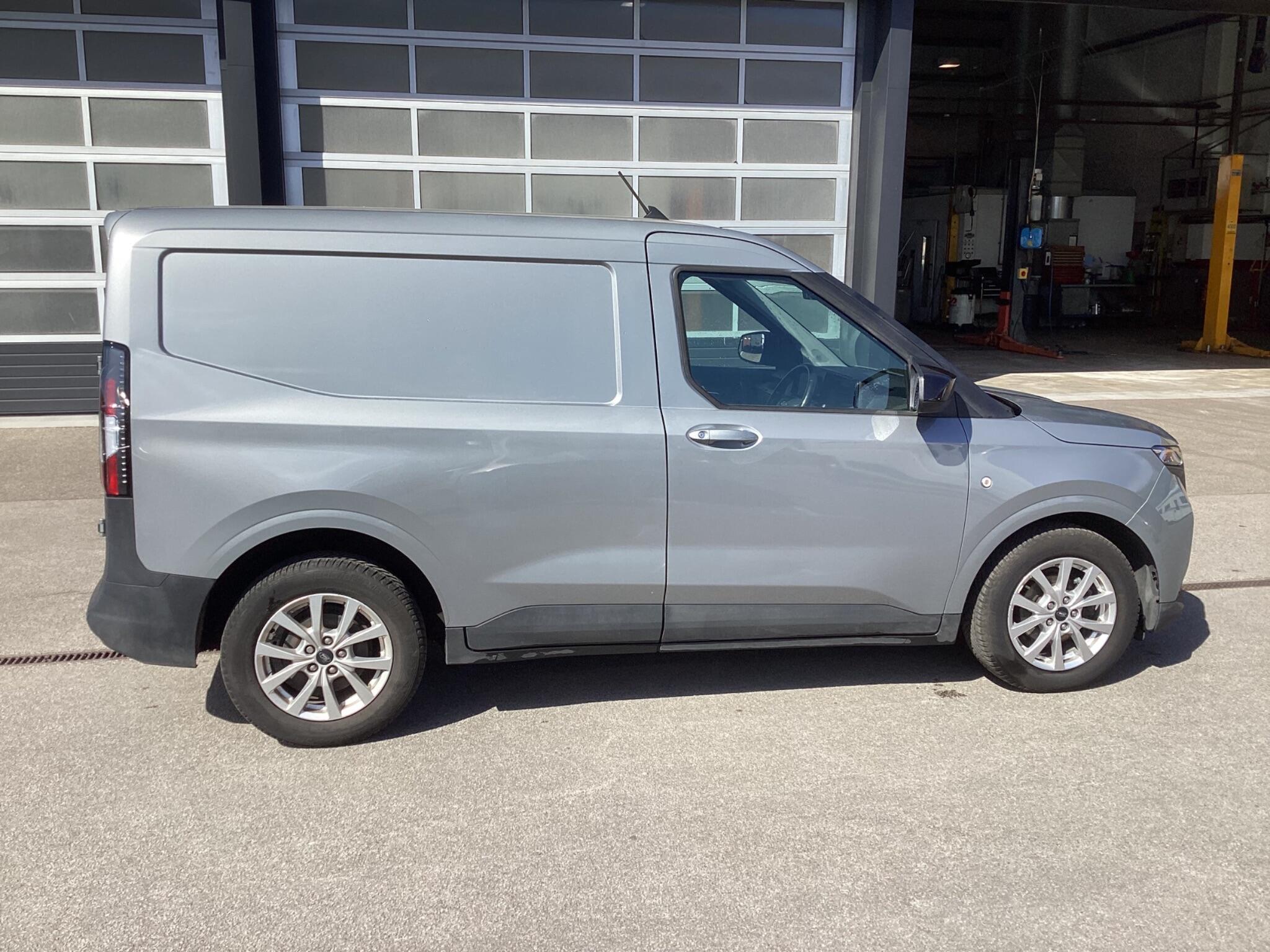 Ford Transit Courier - Image 8