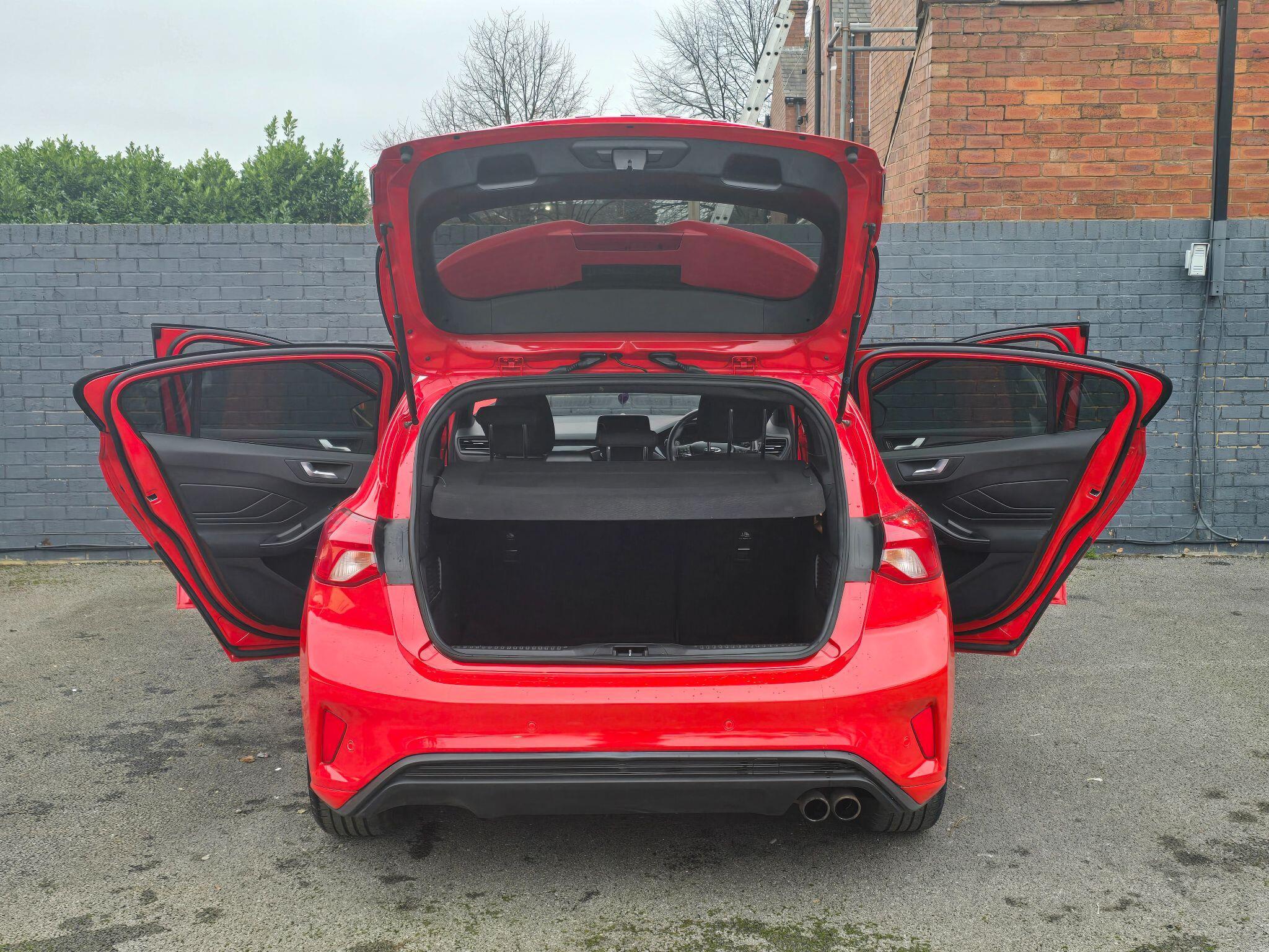Ford Focus - Image 20