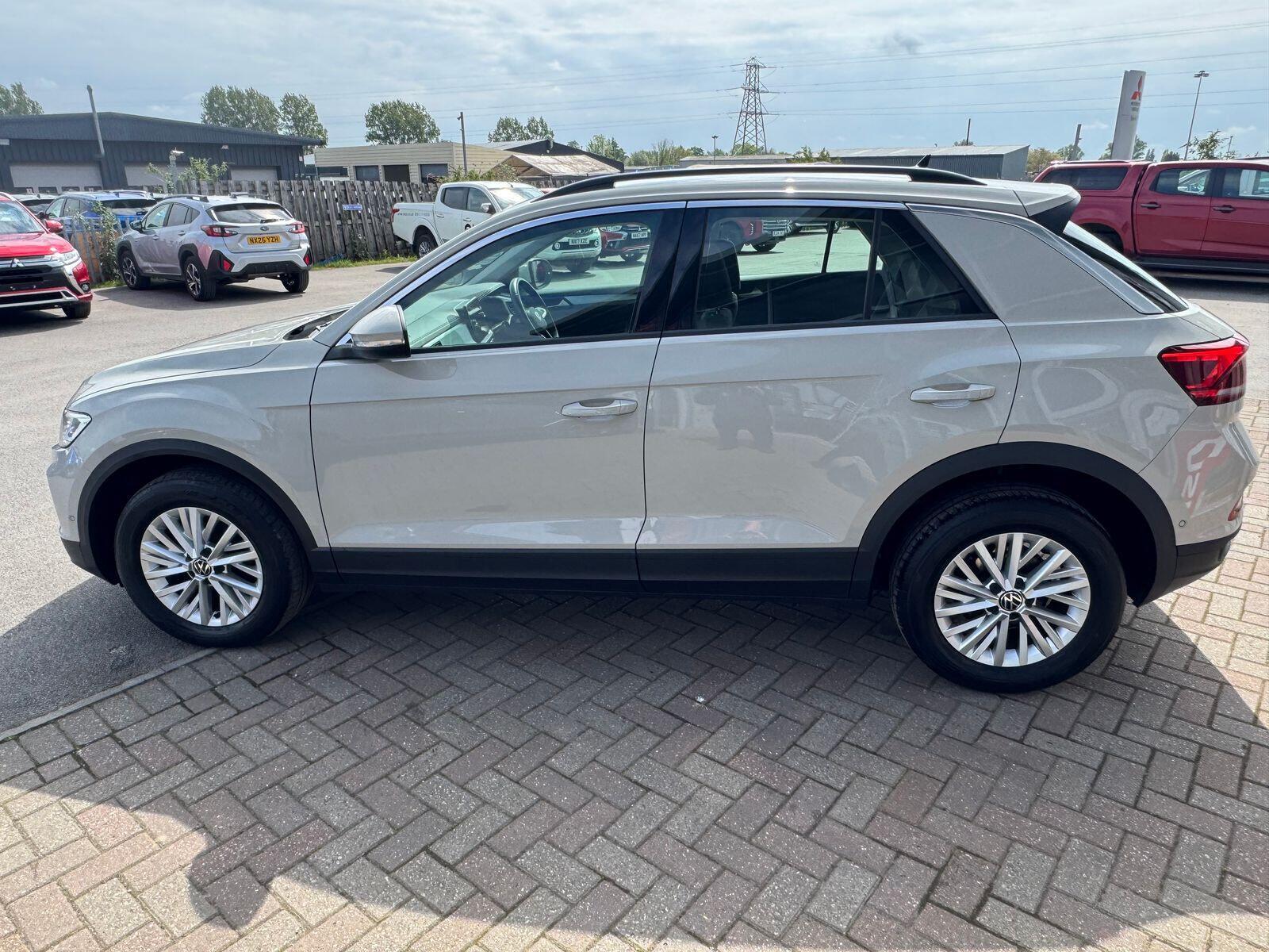 Volkswagen T-Roc - Image 4