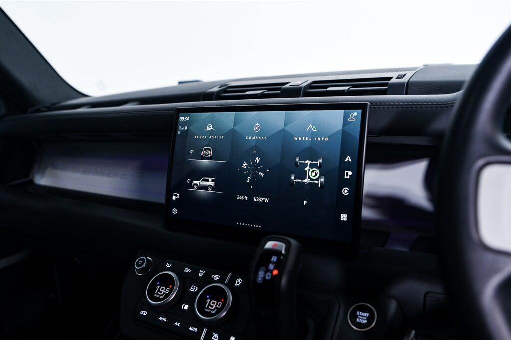 Land Rover Defender 90 - Image 17