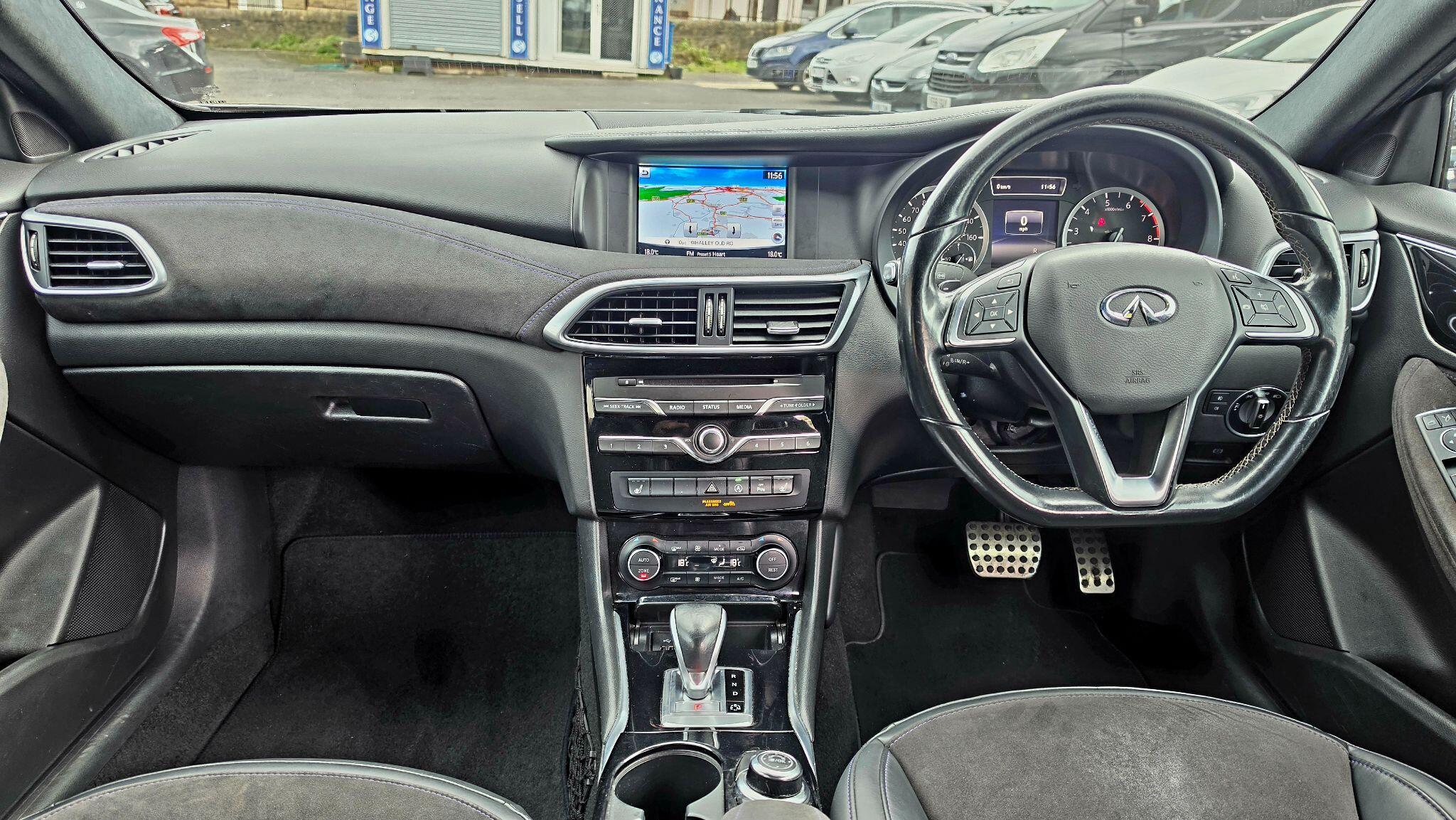 Infiniti Q30 - Image 20
