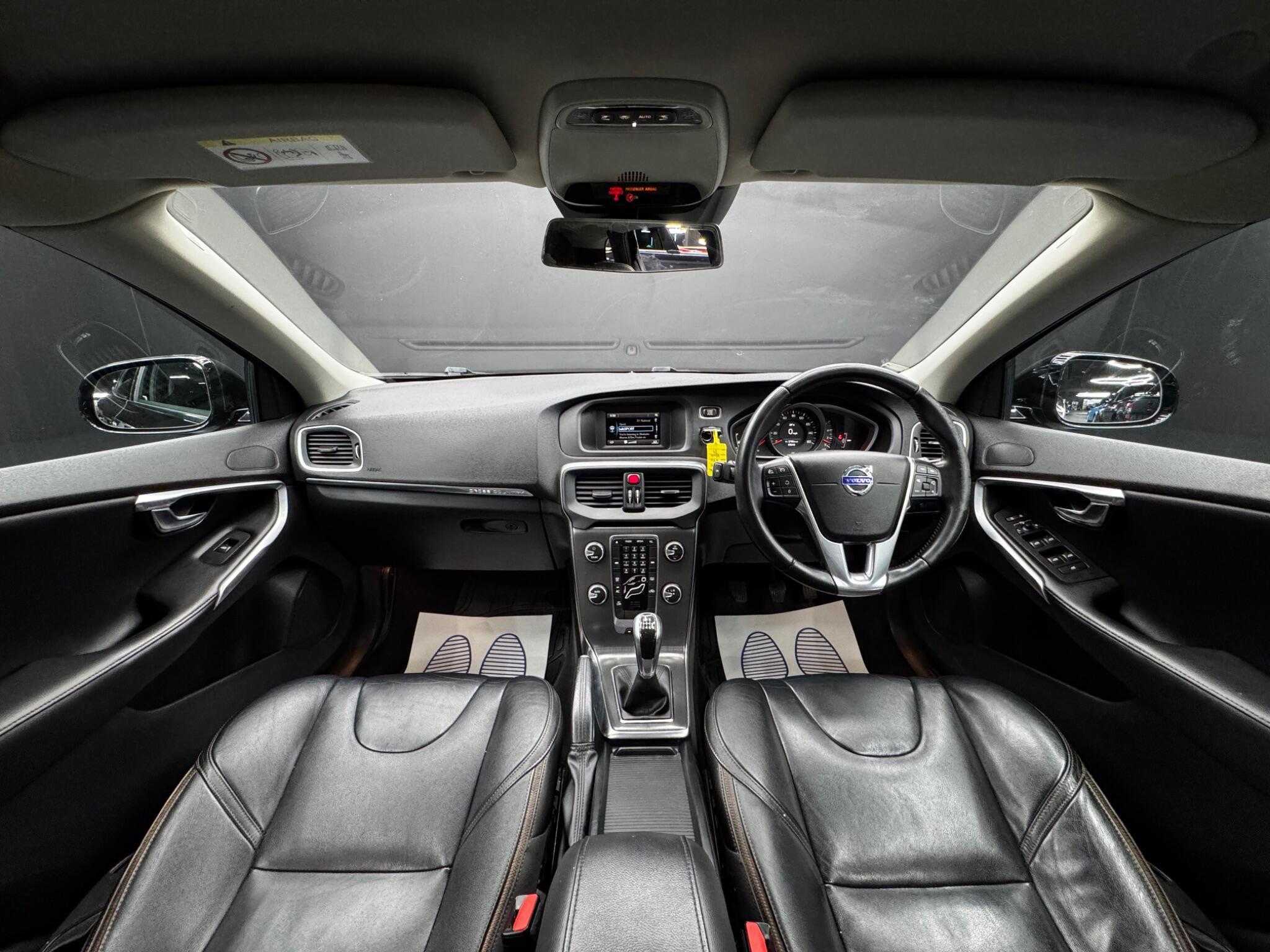 Volvo V40 CROSS COUNTRY - Image 16