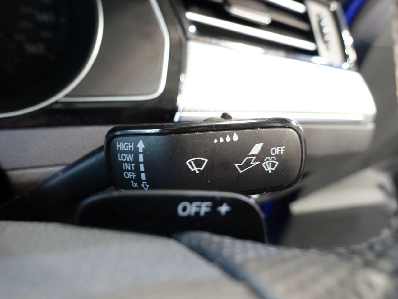 Volkswagen Passat - Image 30