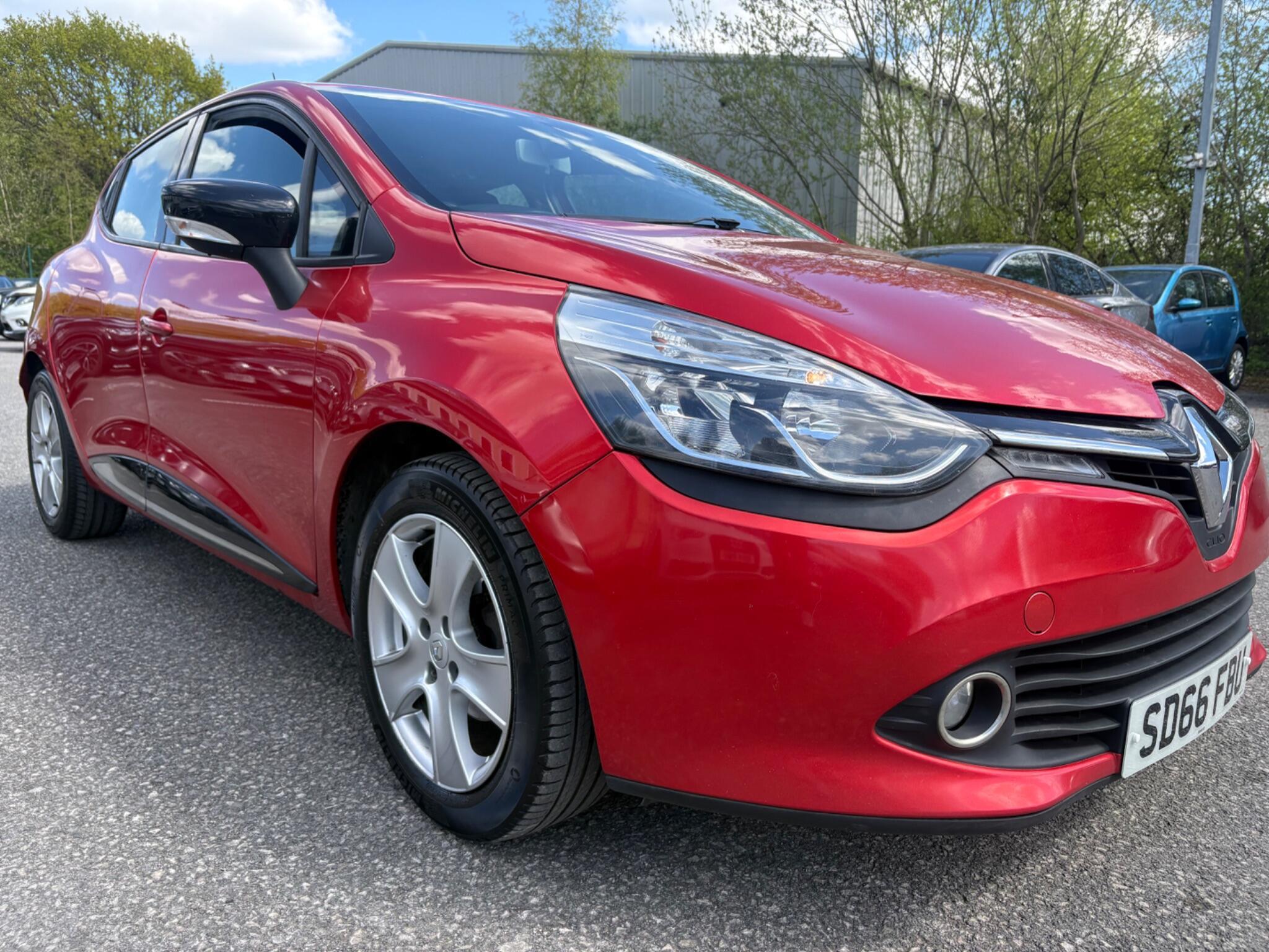 Renault Clio - Image 23