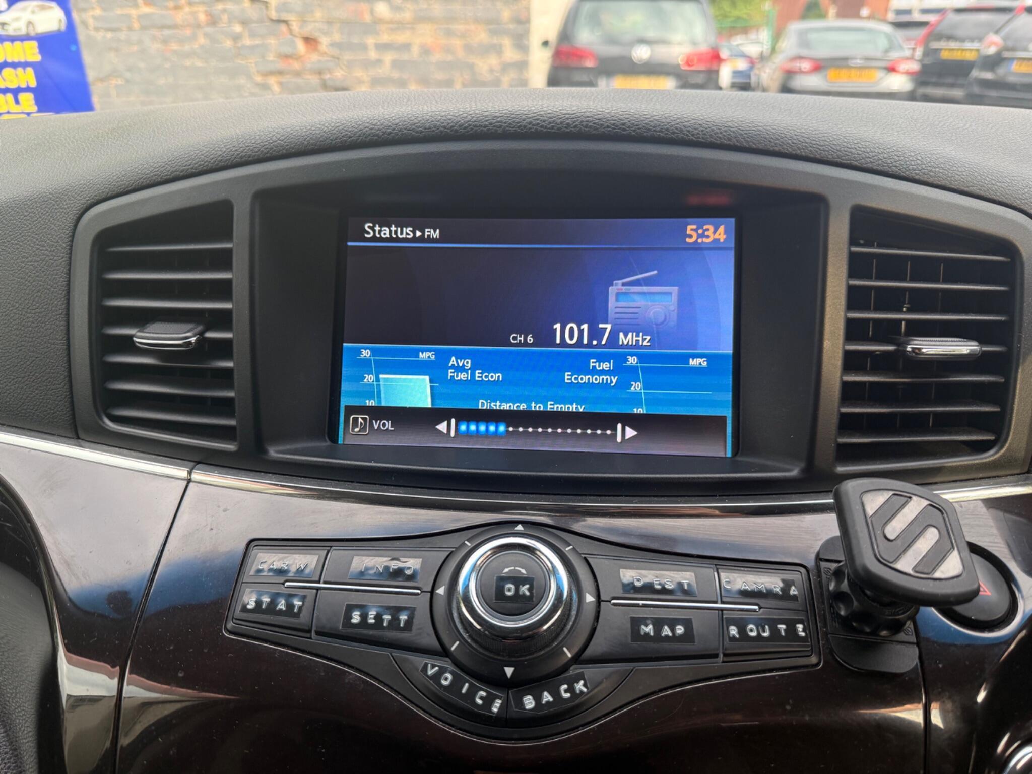 Nissan Elgrand - Image 14