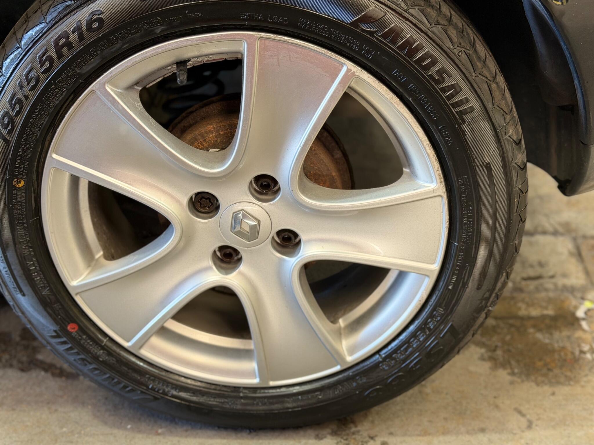 Renault Clio - Image 17