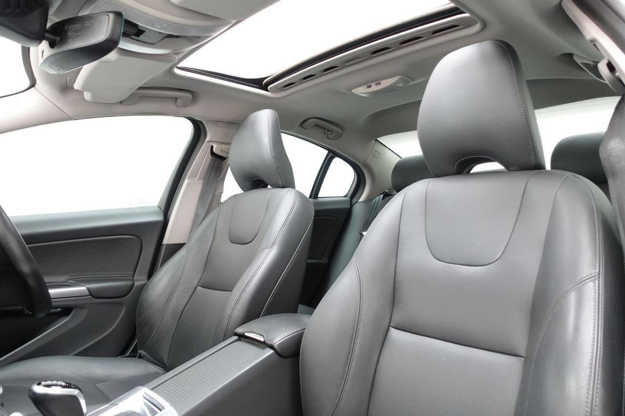 Volvo S60 - Image 11