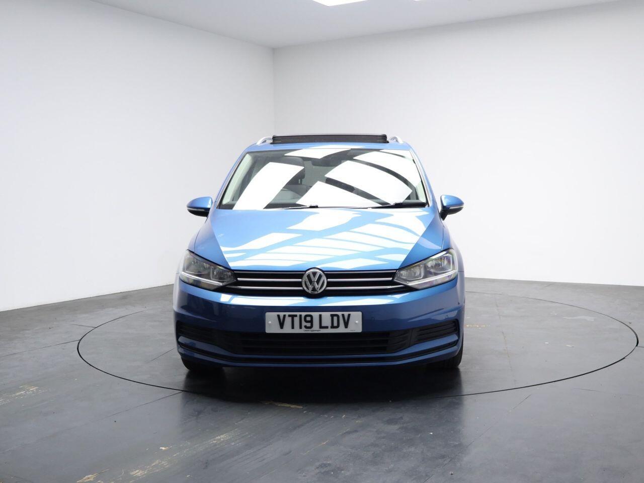 Volkswagen Touran - Image 2