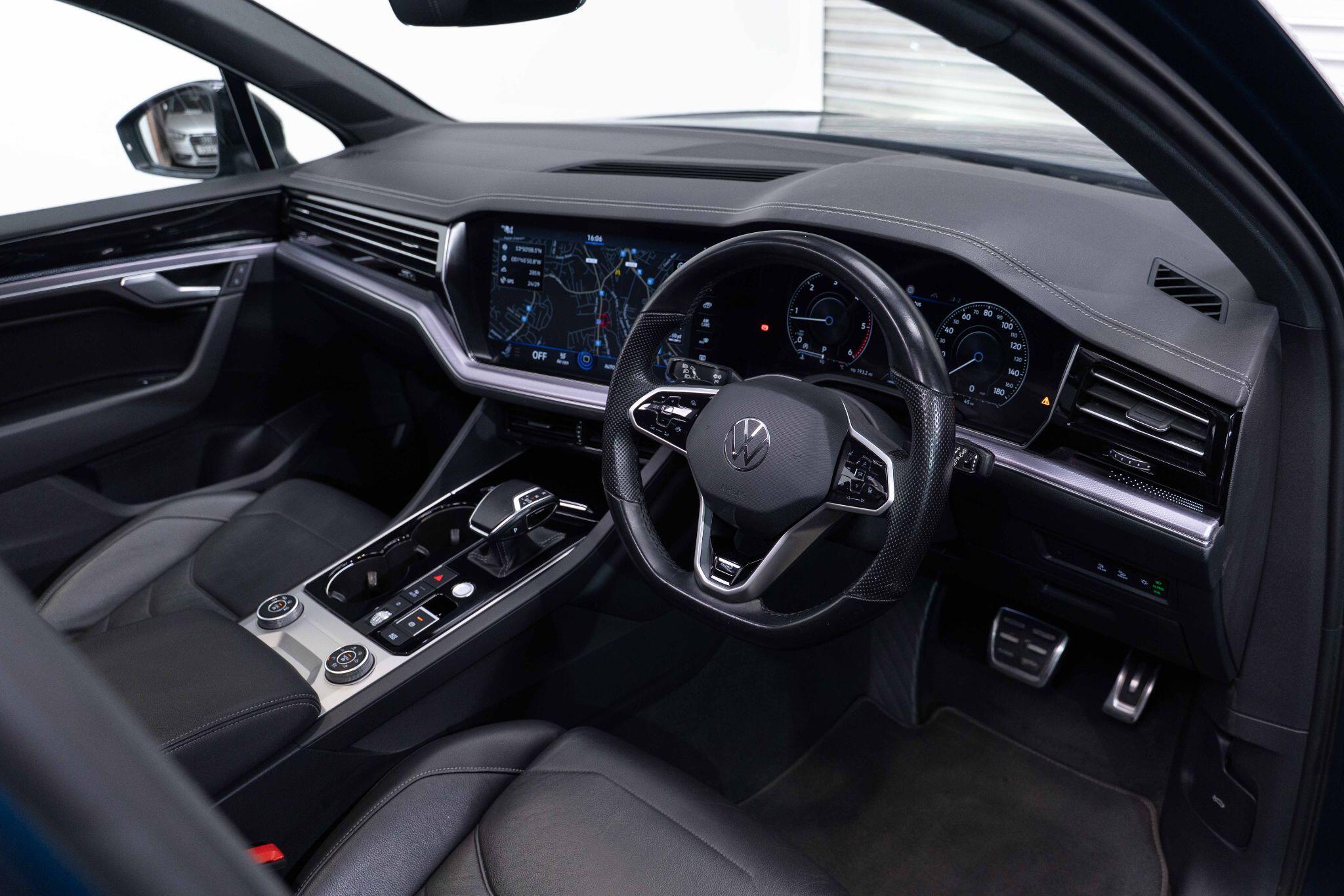 Volkswagen Touareg - Image 6