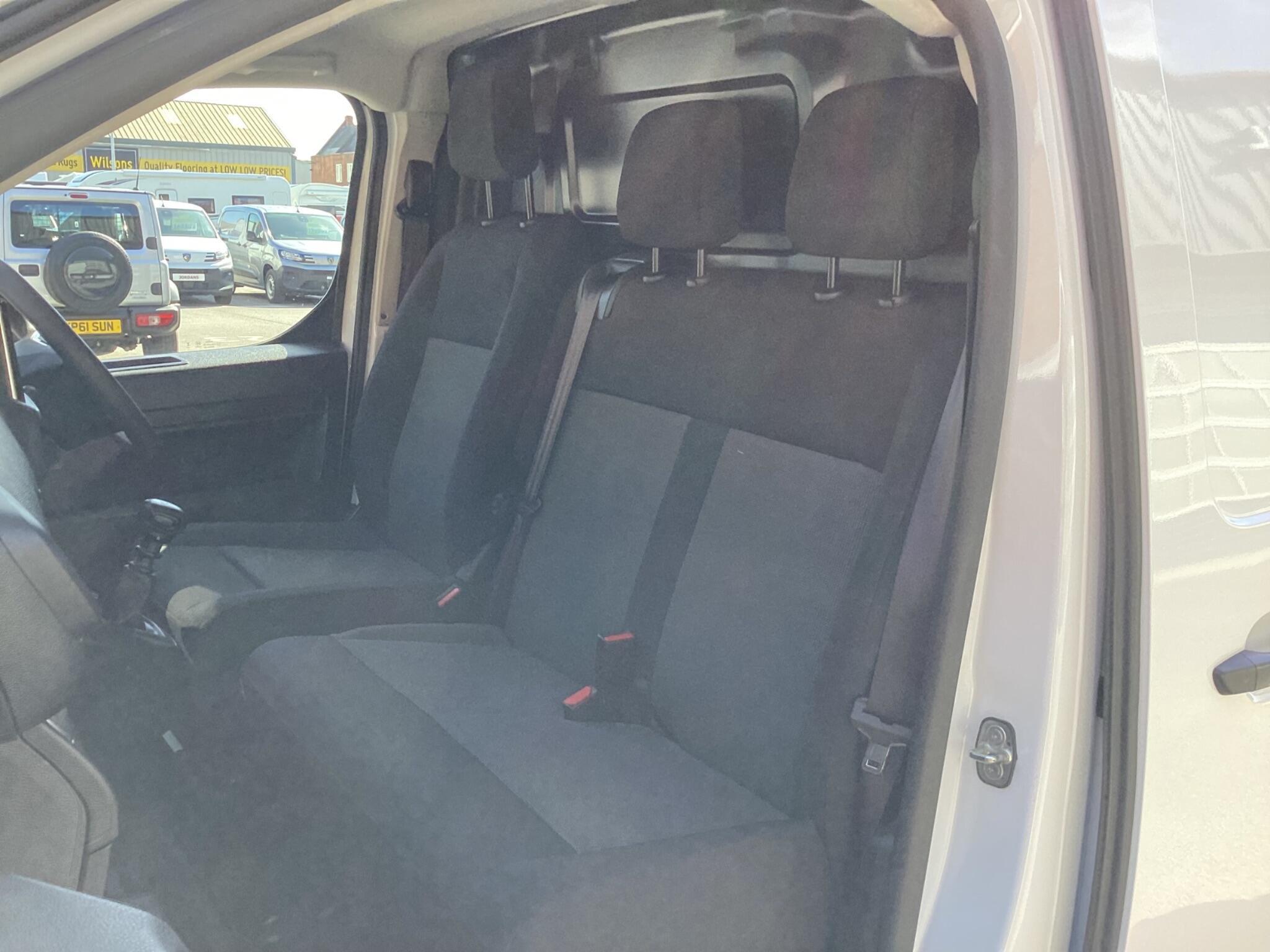 Vauxhall Vivaro - Image 19