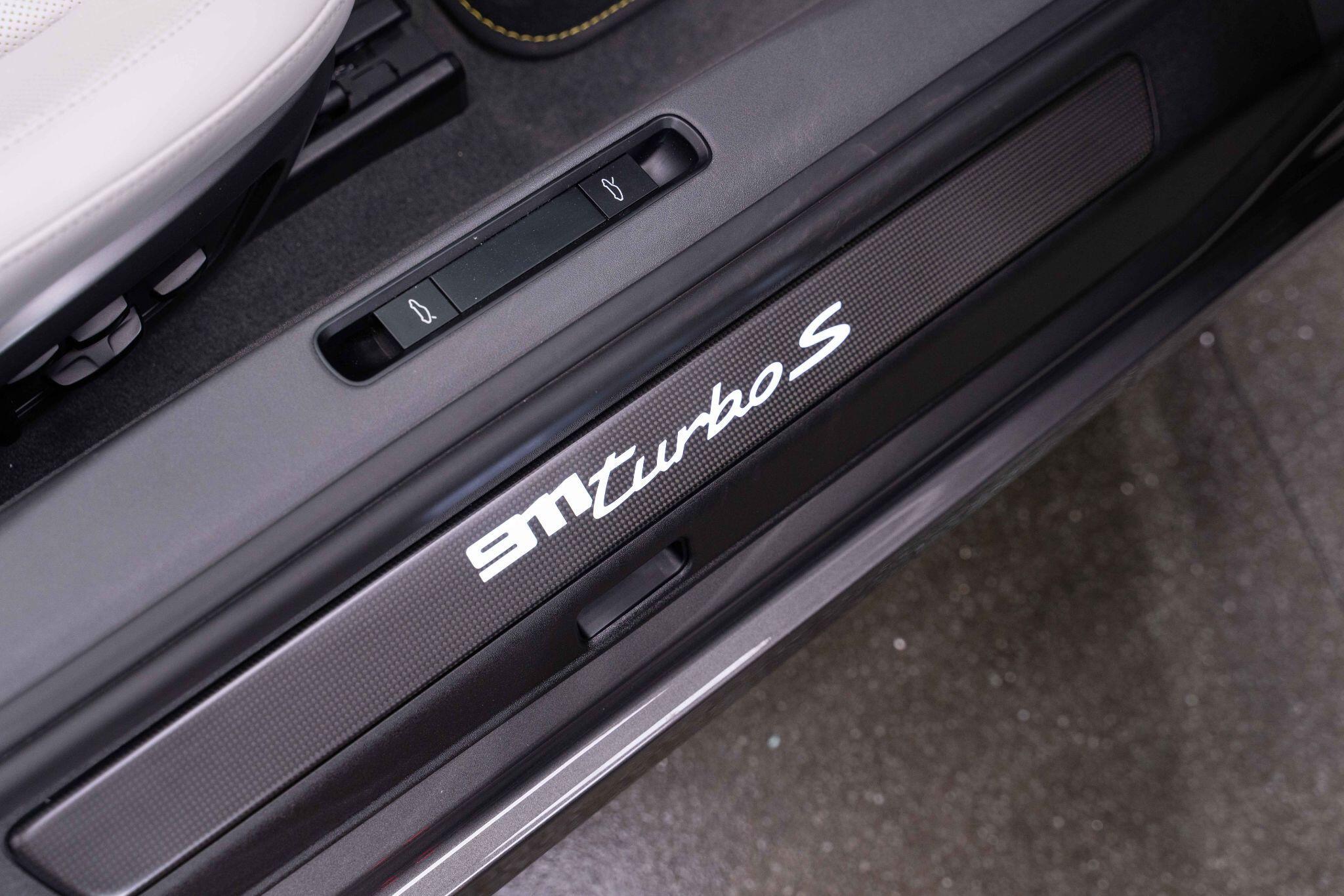 Porsche 911 - Image 19