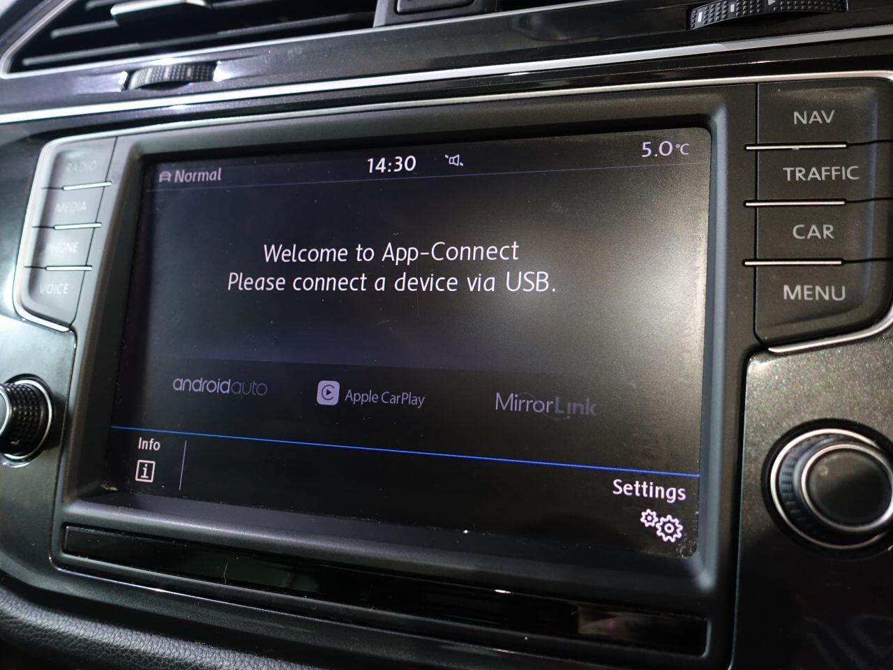 Volkswagen Tiguan - Image 37