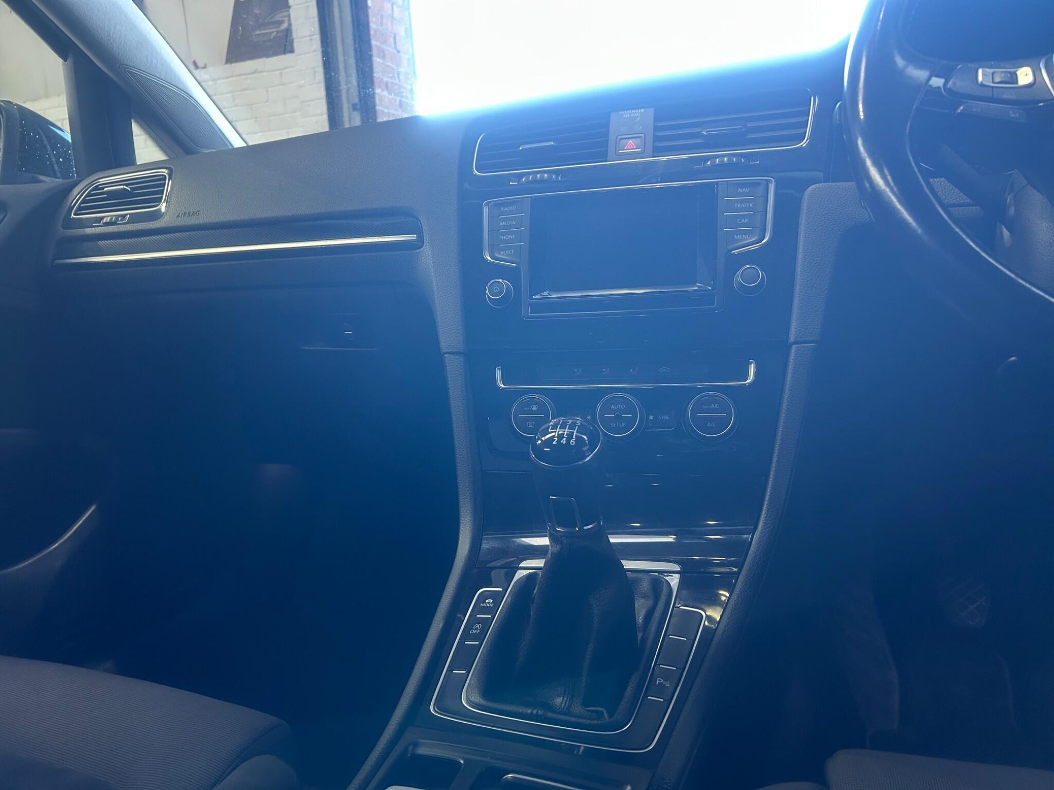 Volkswagen Golf - Image 19