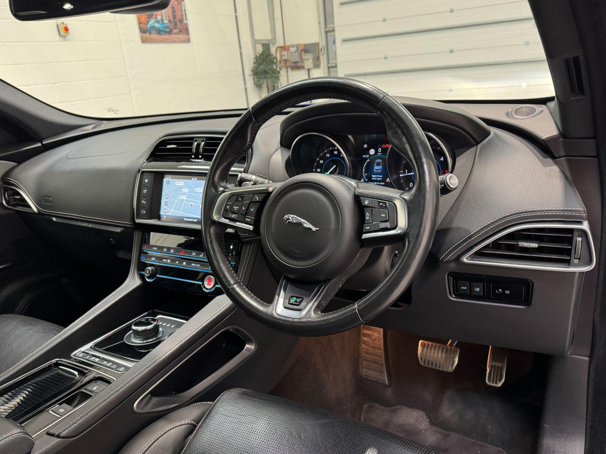 Jaguar F-Pace - Image 16