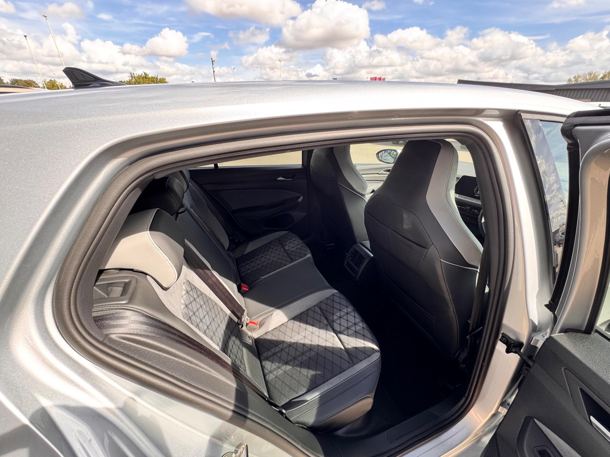 Volkswagen Golf - Image 10