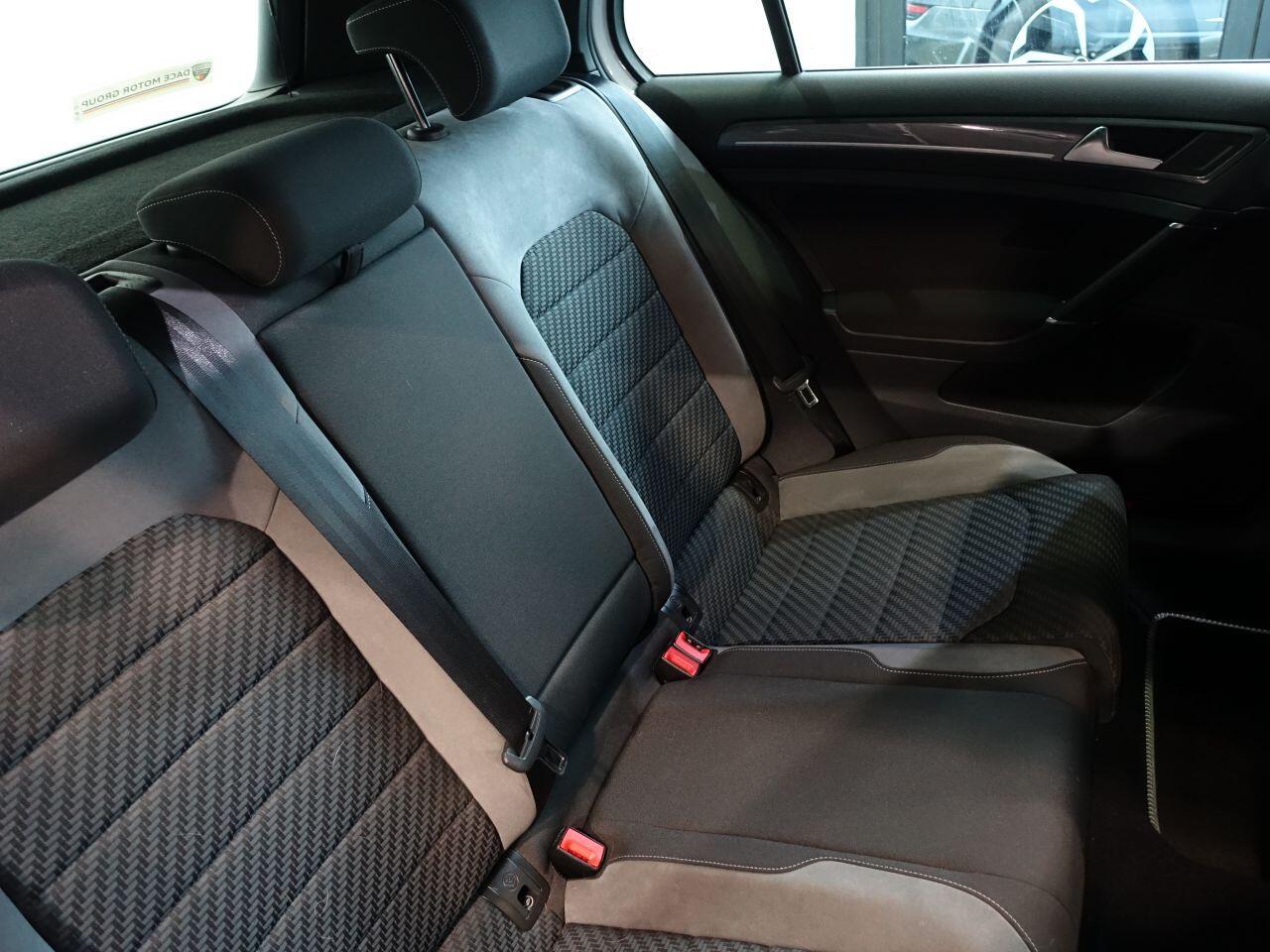 Volkswagen Golf - Image 14