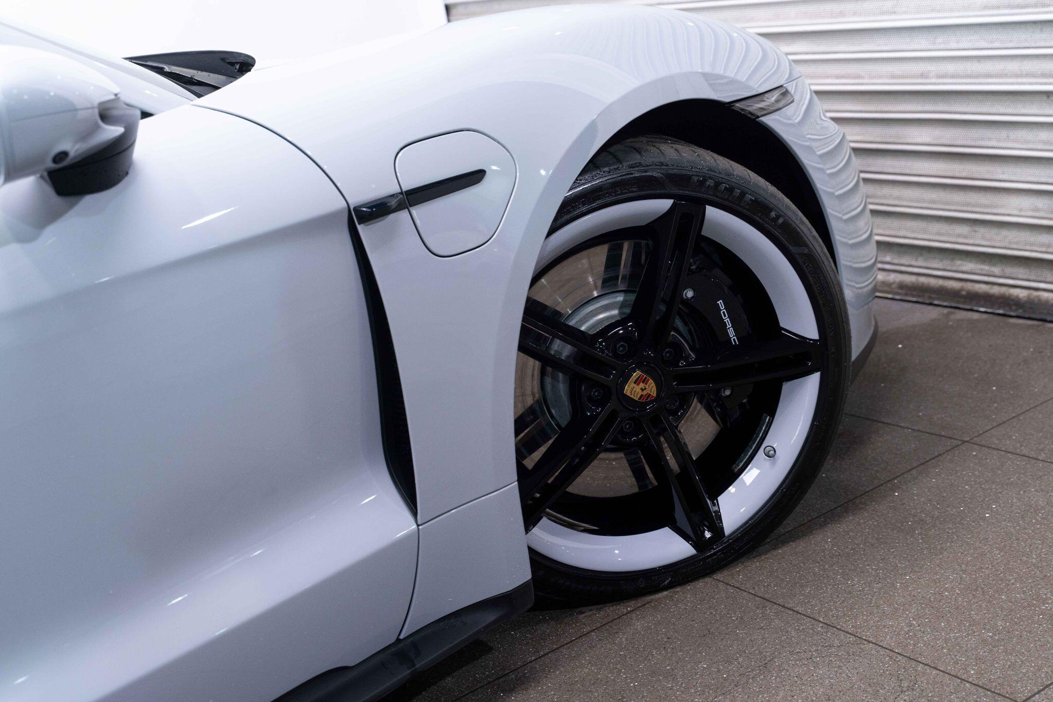 Porsche Taycan - Image 10