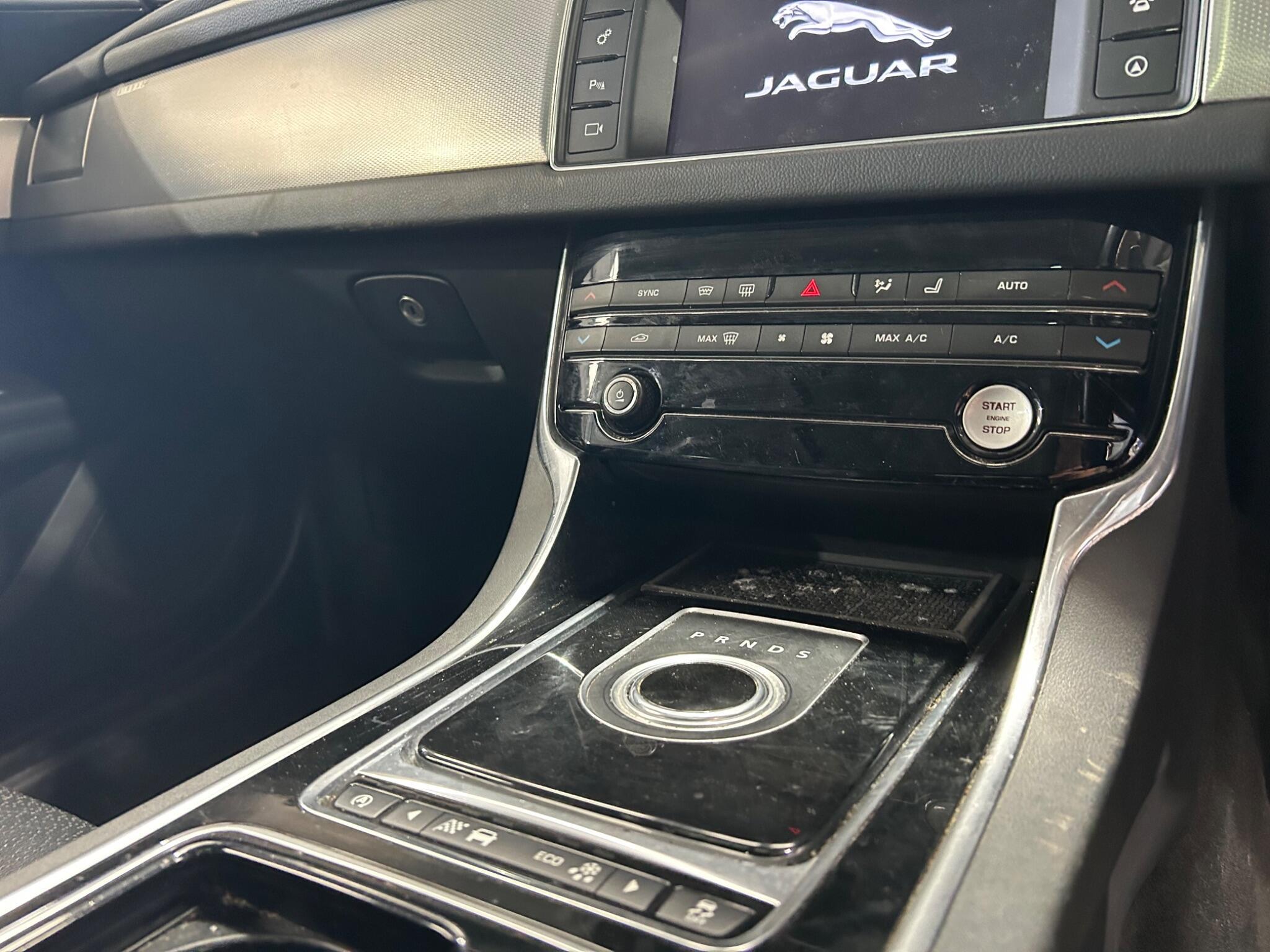 Jaguar XF - Image 13