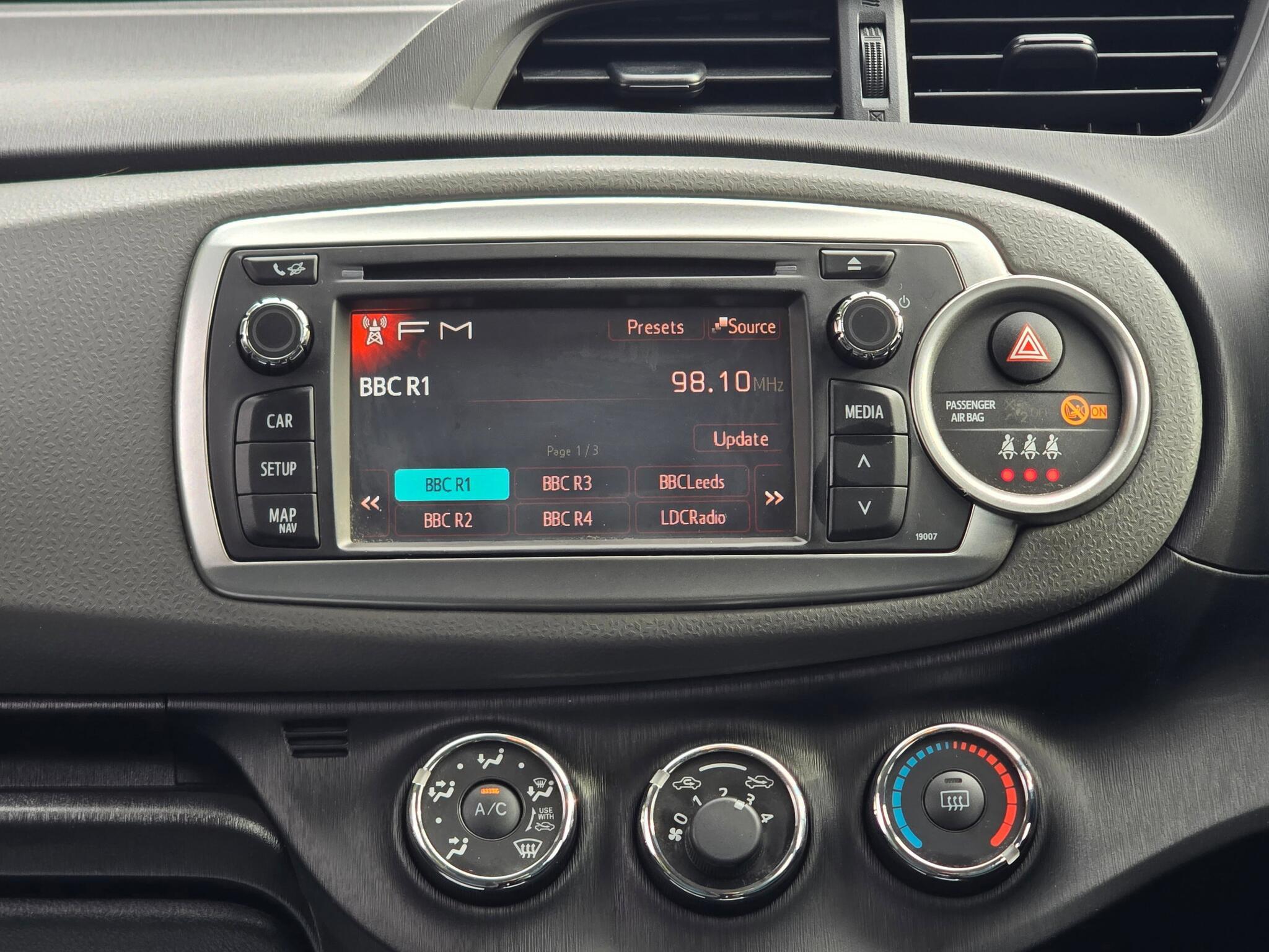 Toyota Yaris - Image 8