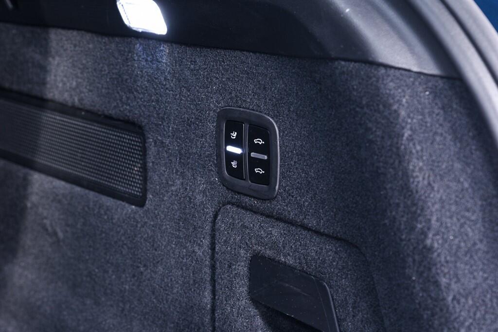 Porsche Cayenne - Image 20