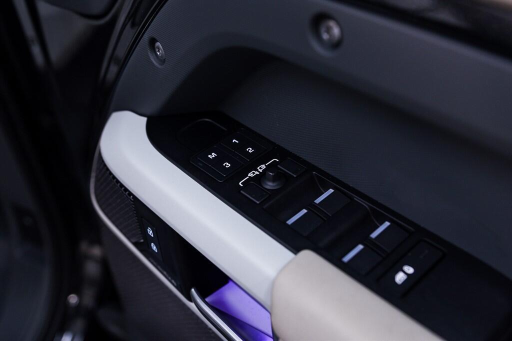 Land Rover Defender 110 - Image 26