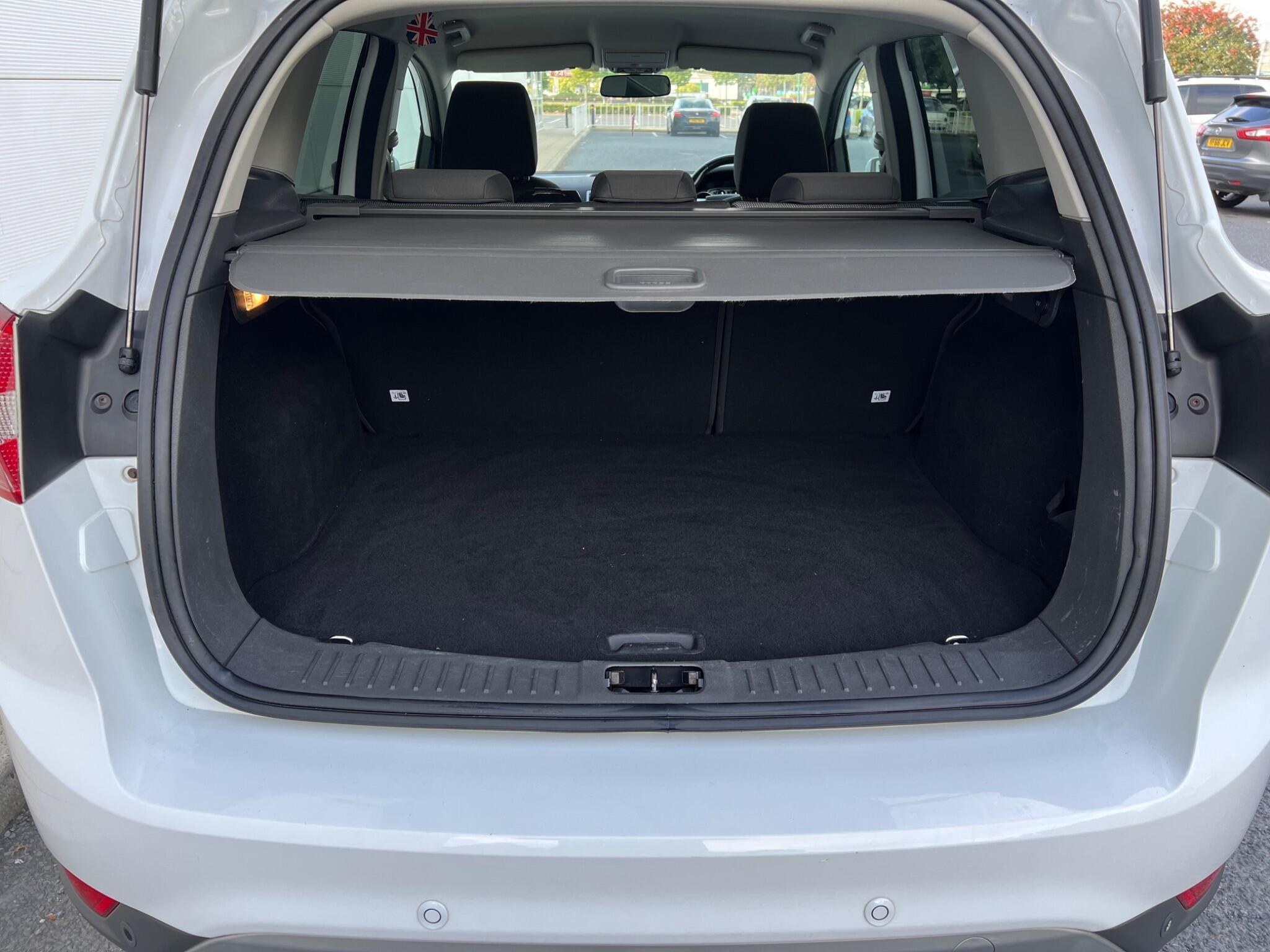 Ford Kuga - Image 35