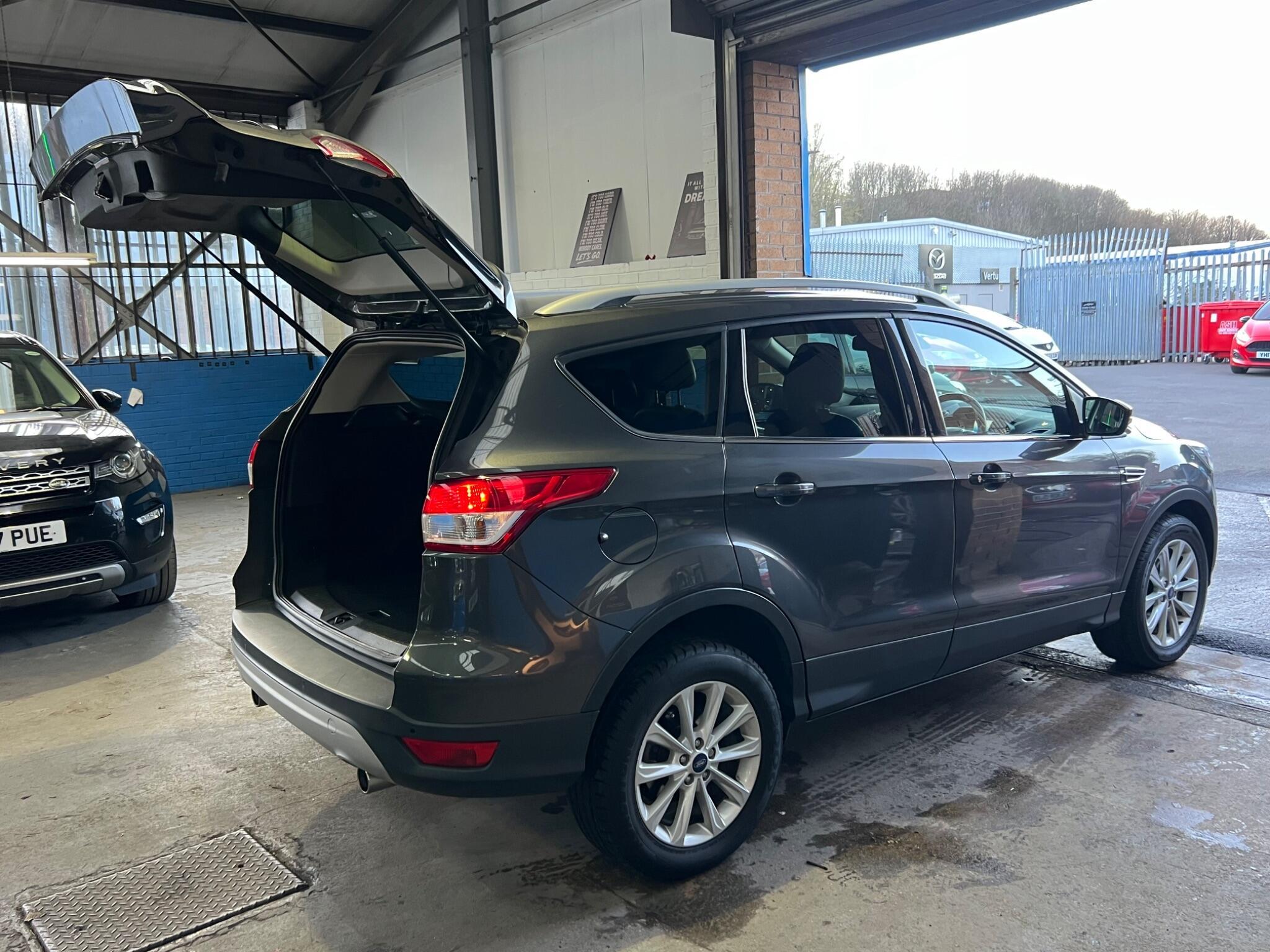 Ford Kuga - Image 10