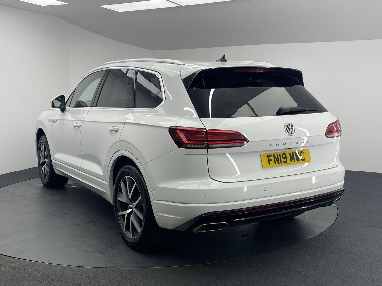 Volkswagen Touareg - Image 14