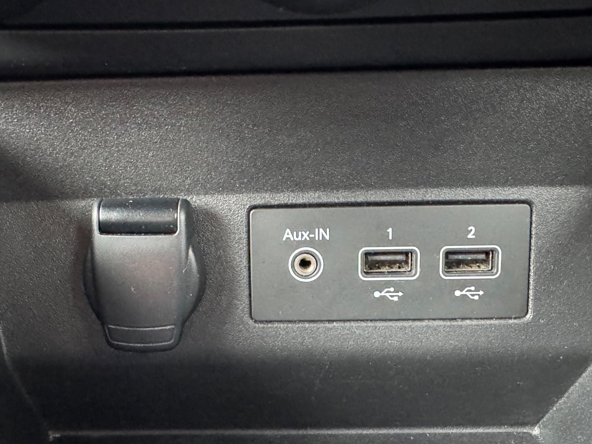 Renault Clio - Image 34