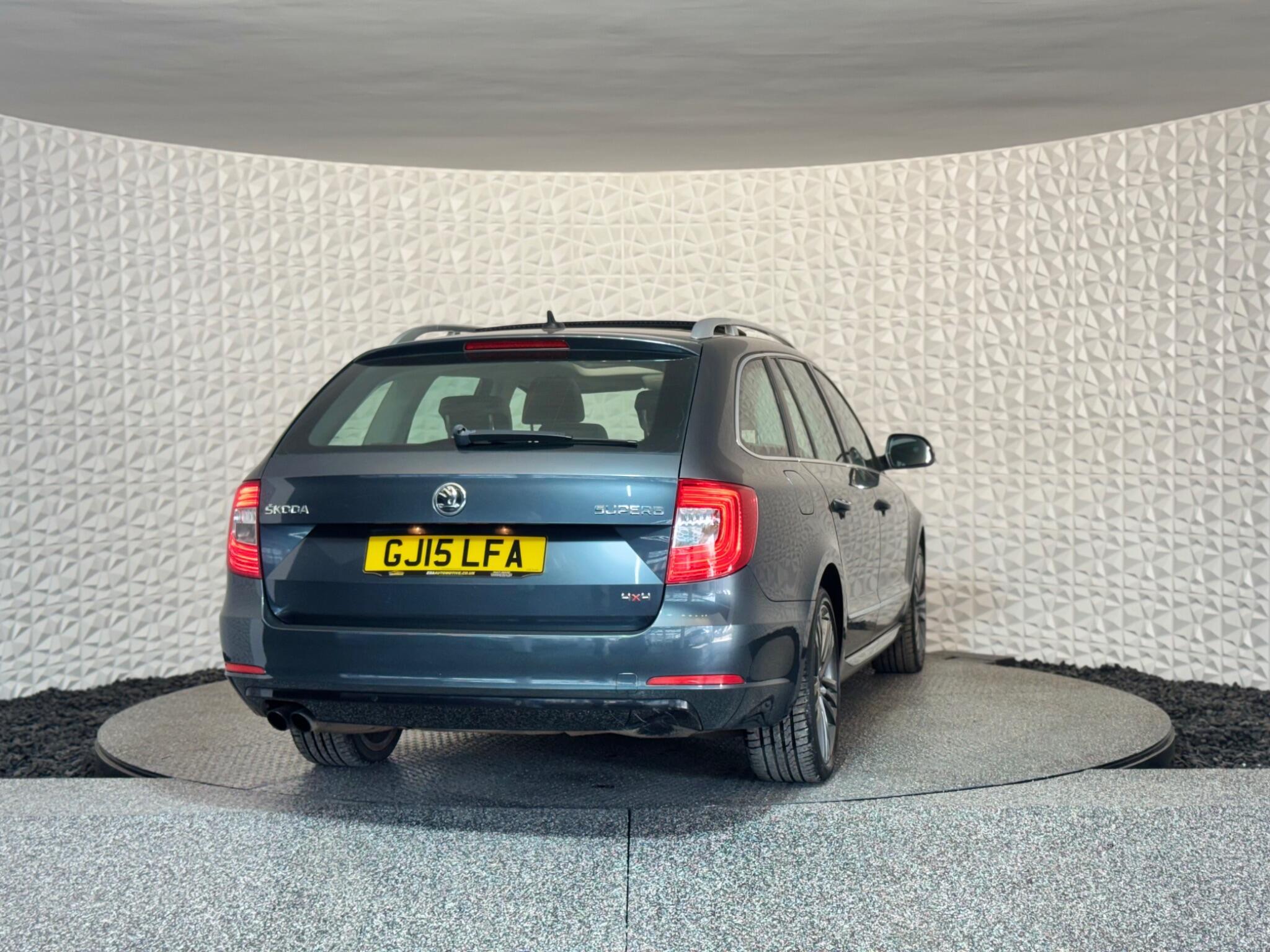 Skoda Superb - Image 13