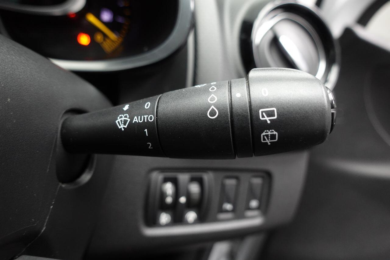 Renault Clio - Image 25