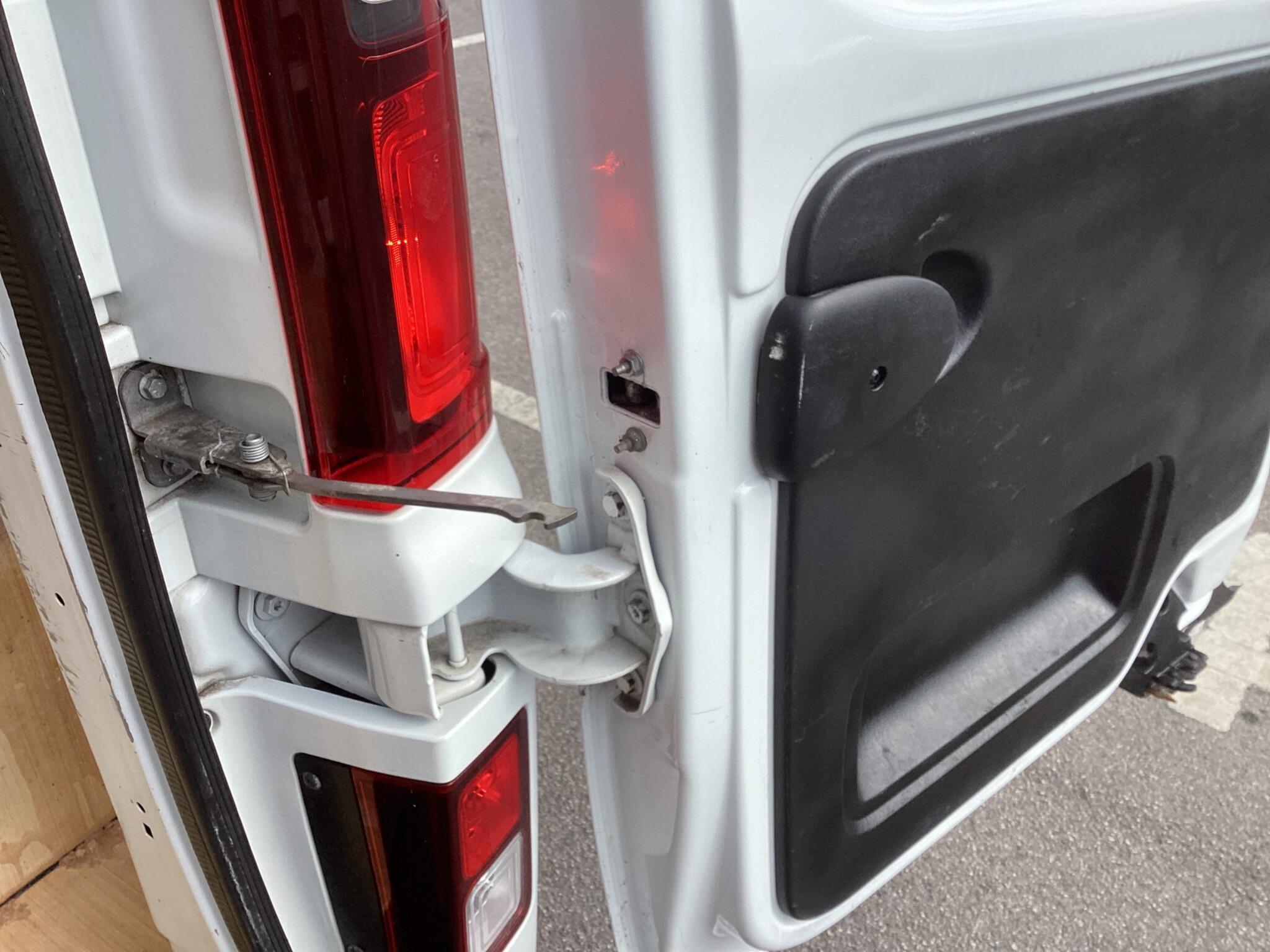 Renault Trafic - Image 20