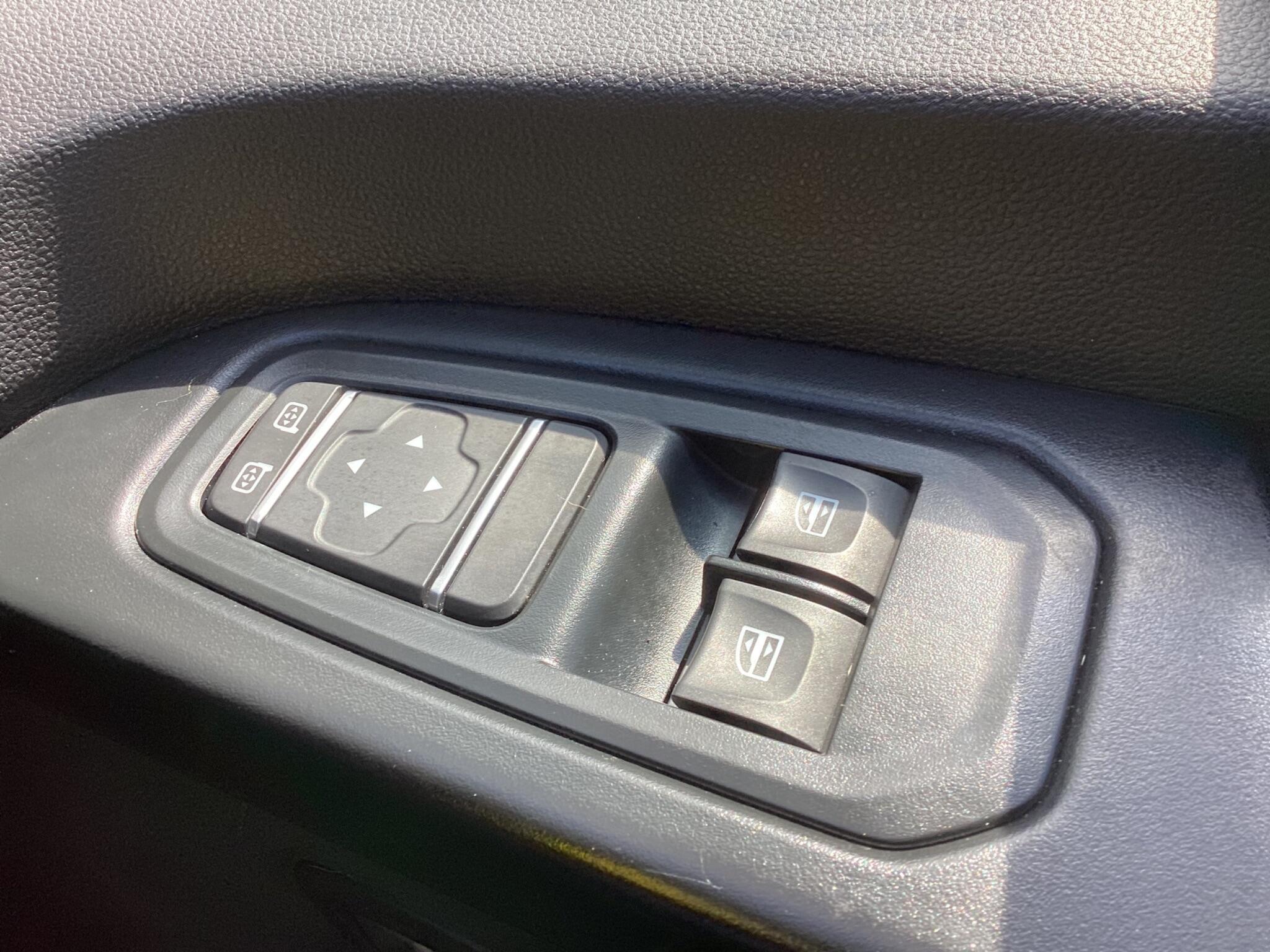 Renault Trafic - Image 17