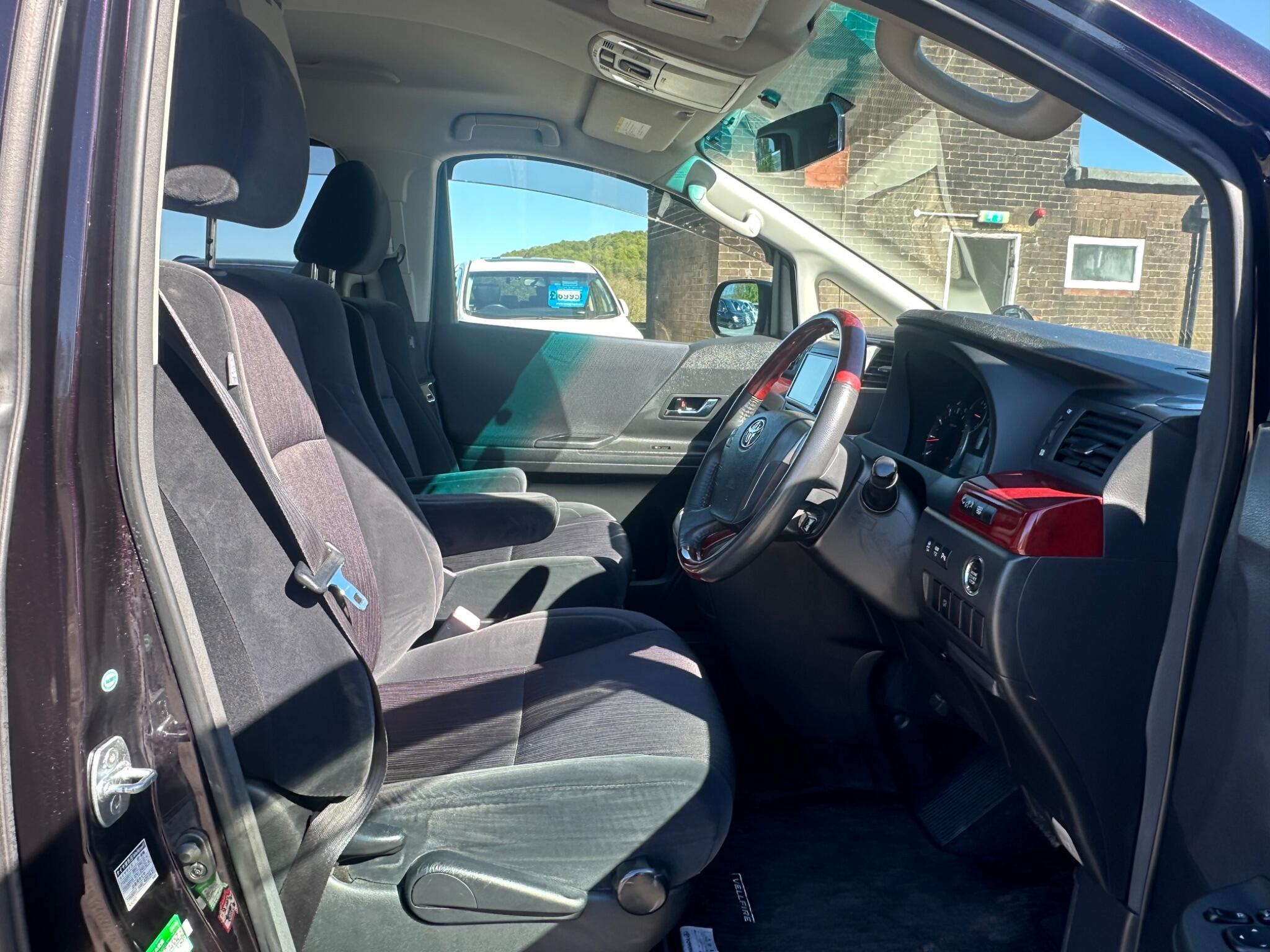 Toyota Vellfire - Image 7
