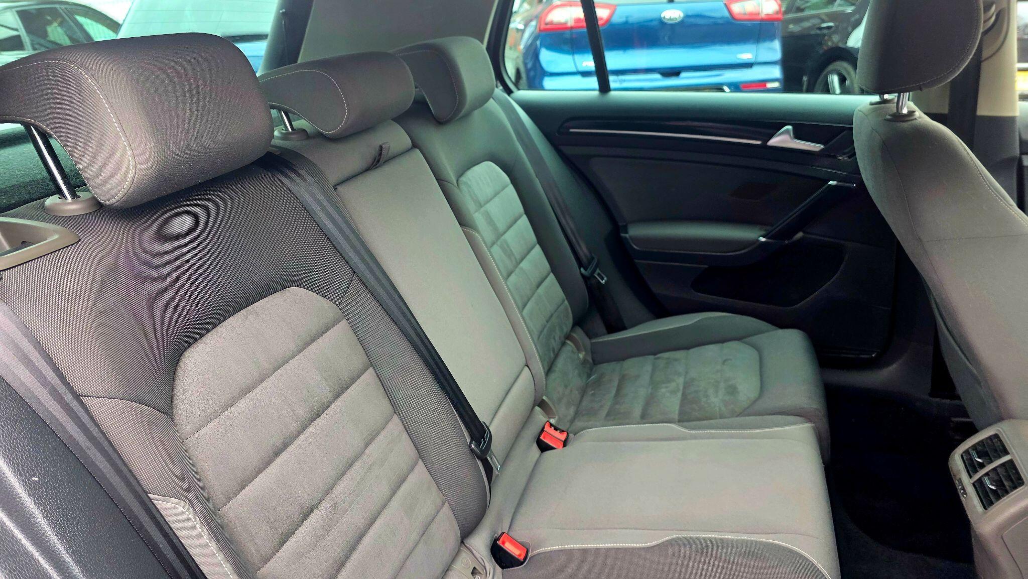 Volkswagen Golf - Image 19