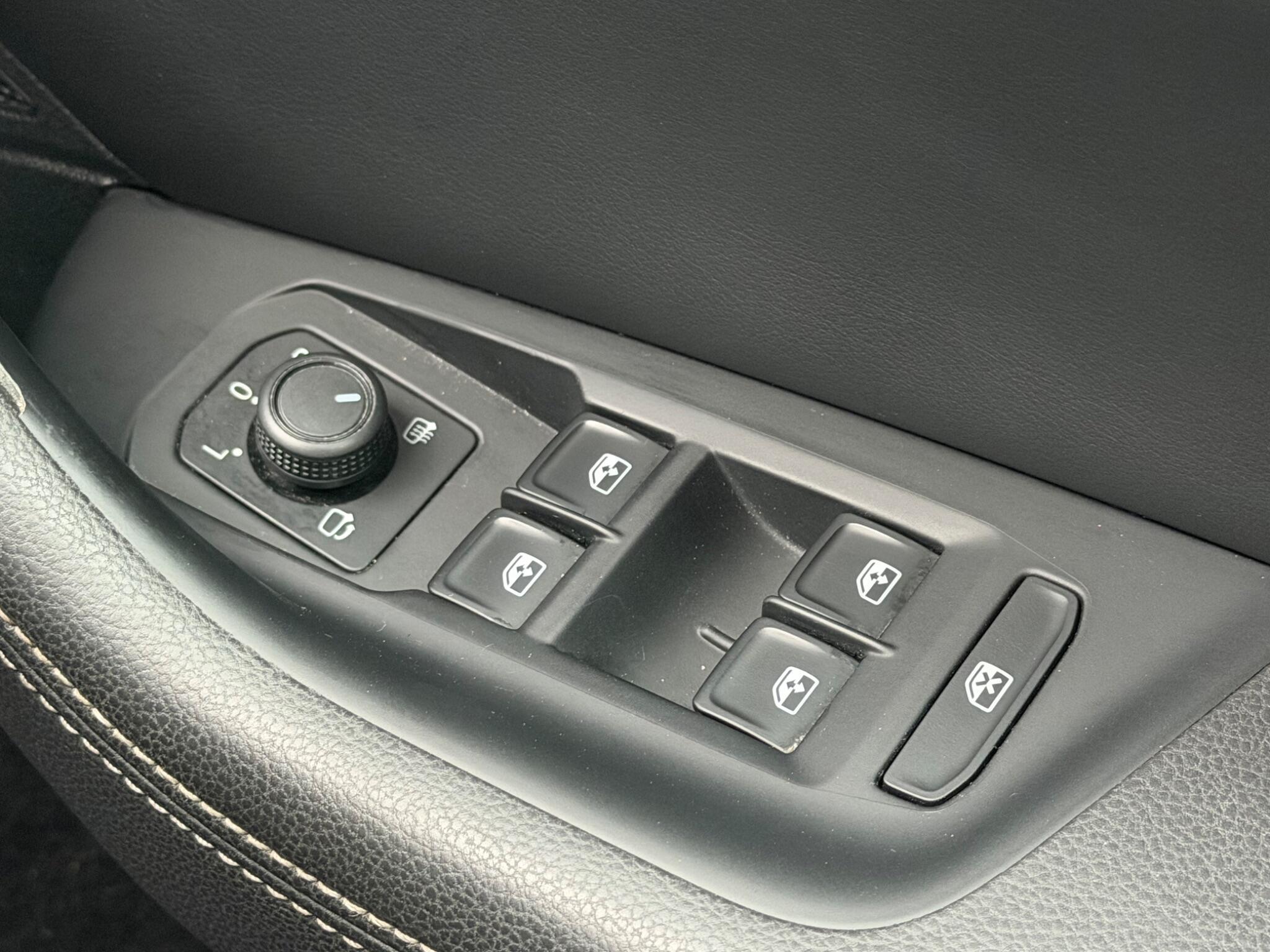 Volkswagen Passat - Image 42