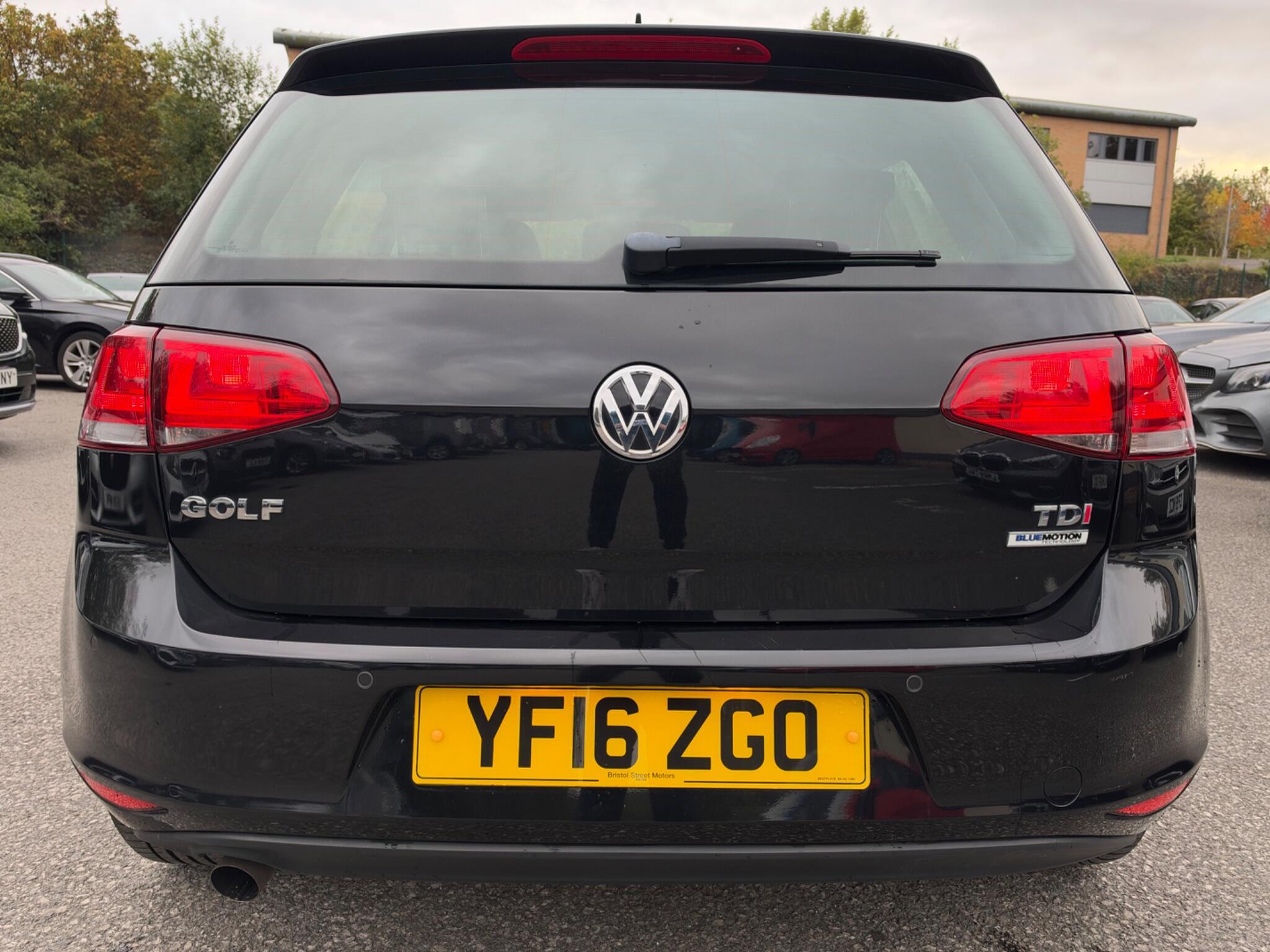 Volkswagen Golf - Image 11