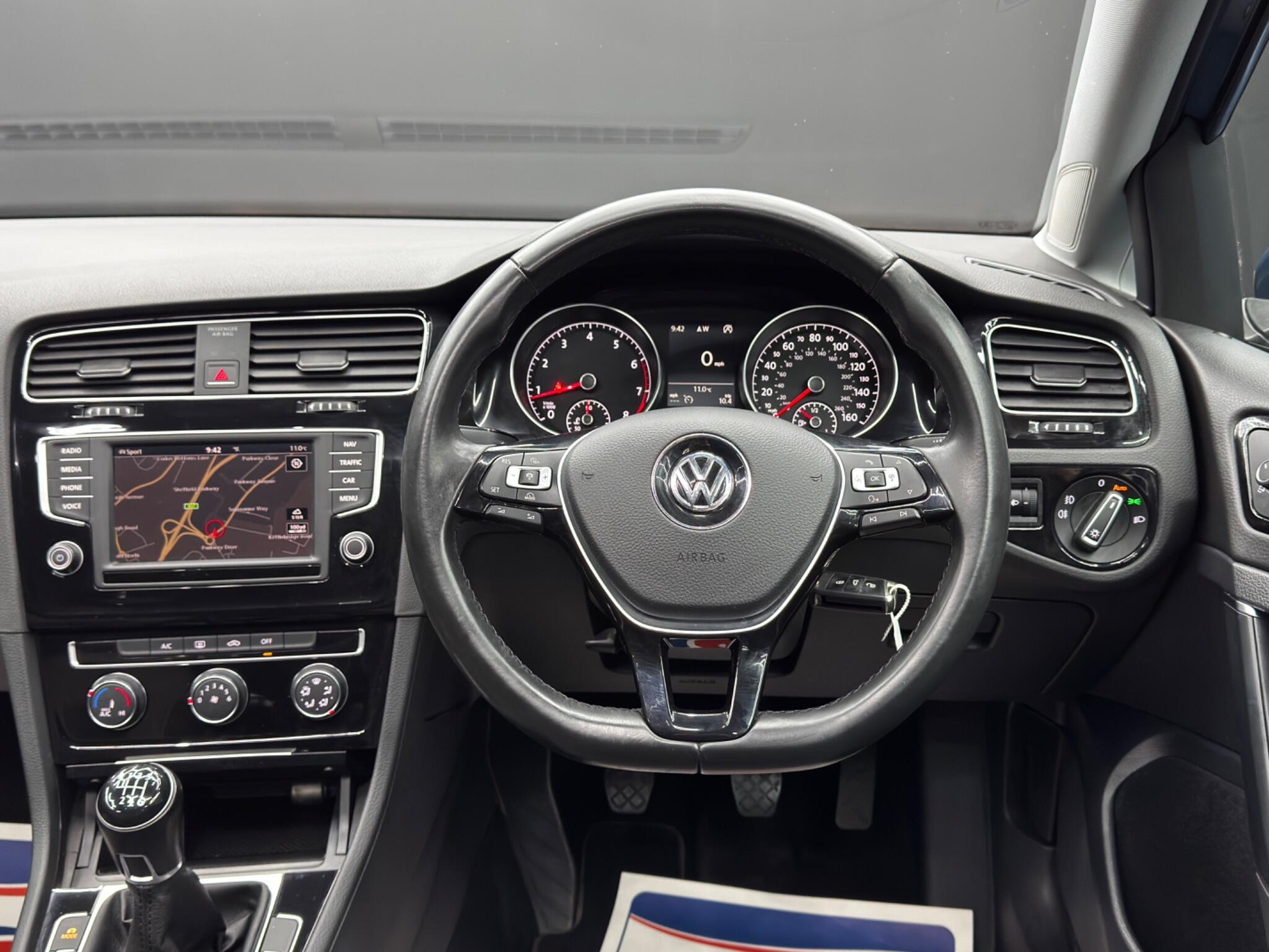 Volkswagen Golf - Image 18
