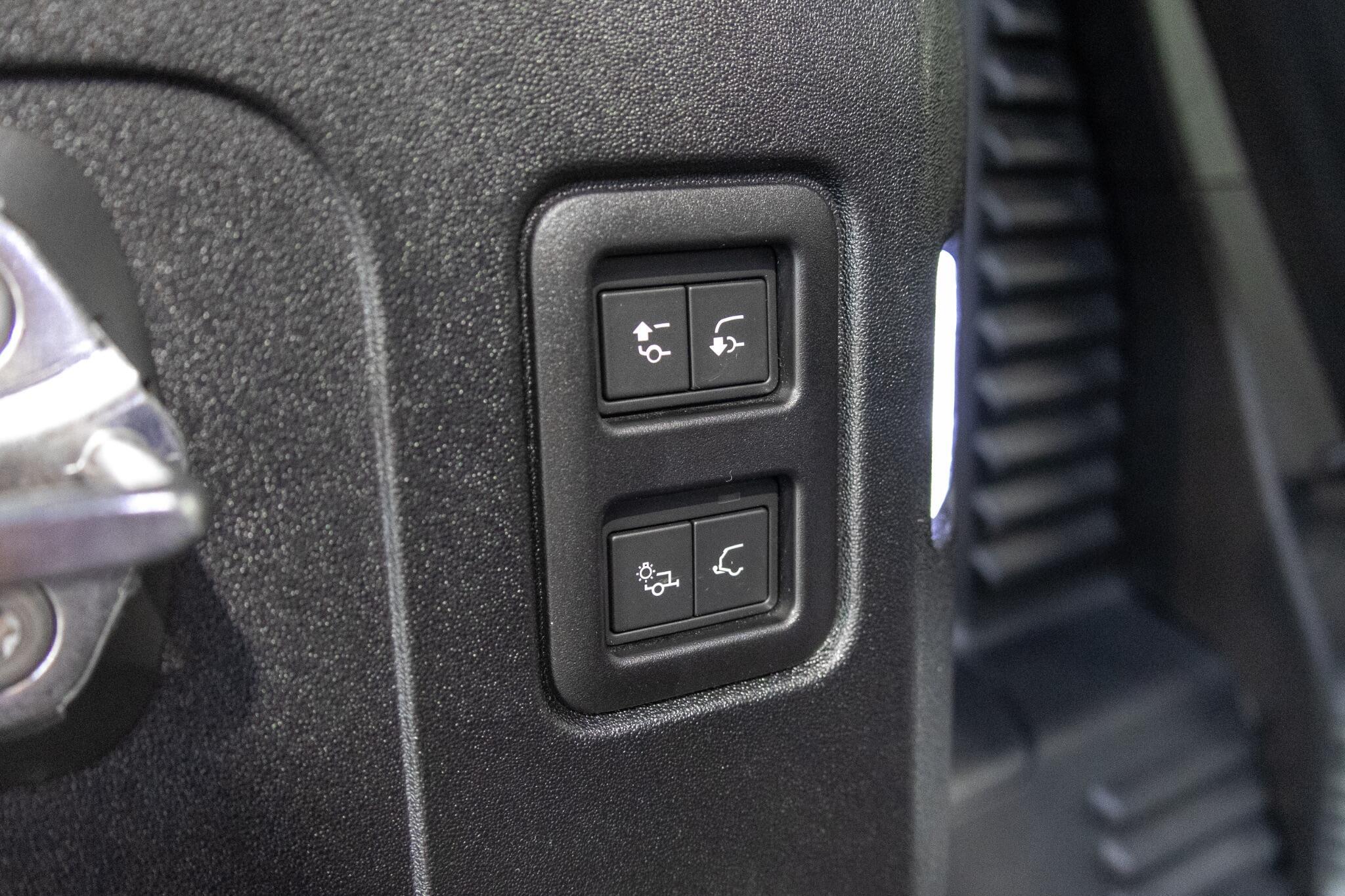 Land Rover Defender 90 - Image 10